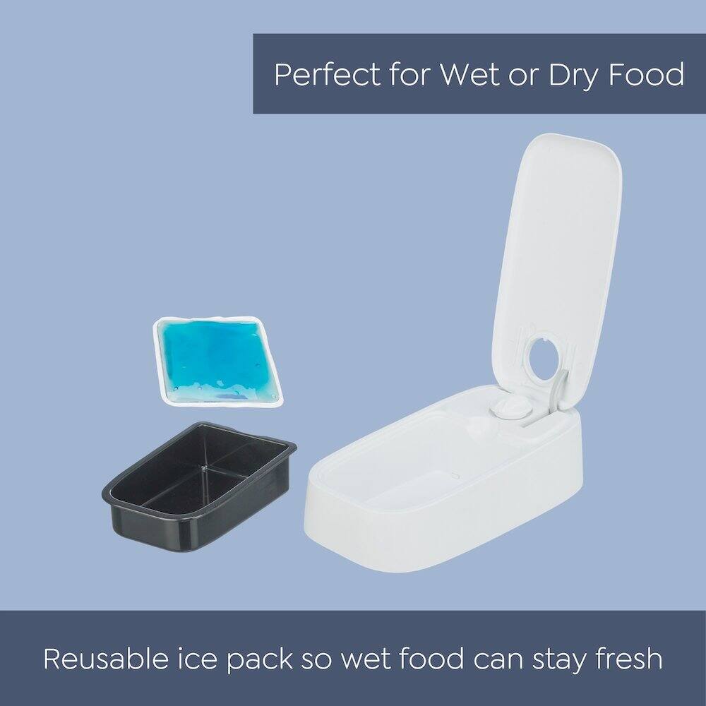 Perfect for Wet or Dry Food

Reusable ice pack so wet food can stay fresh