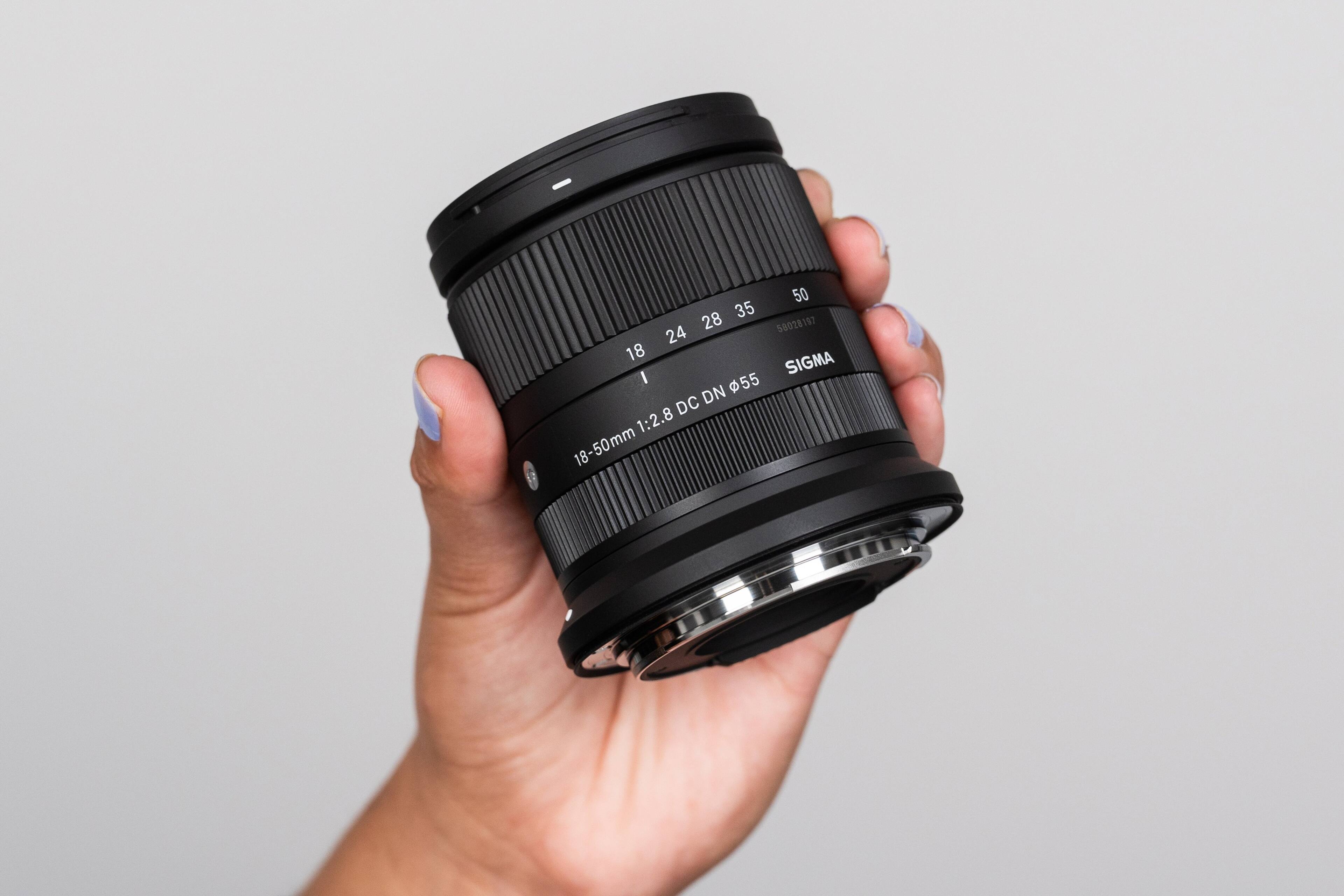 The text on the image reads "50 35 28 59028187 187 24 18 SIGMA I 55 DC DN 1:2.8 18-50mm."