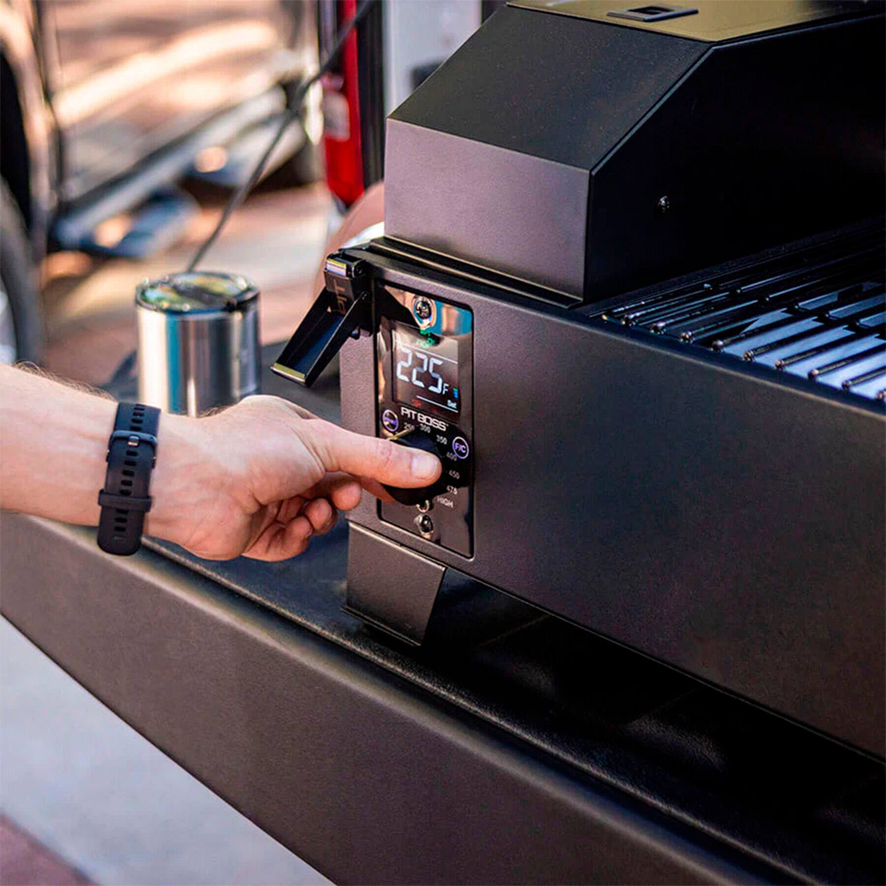 The text on the image reads "225 - PTEOSS - 50 FIC 4A C vn". This appears to be a code or an instruction for the person using the device.