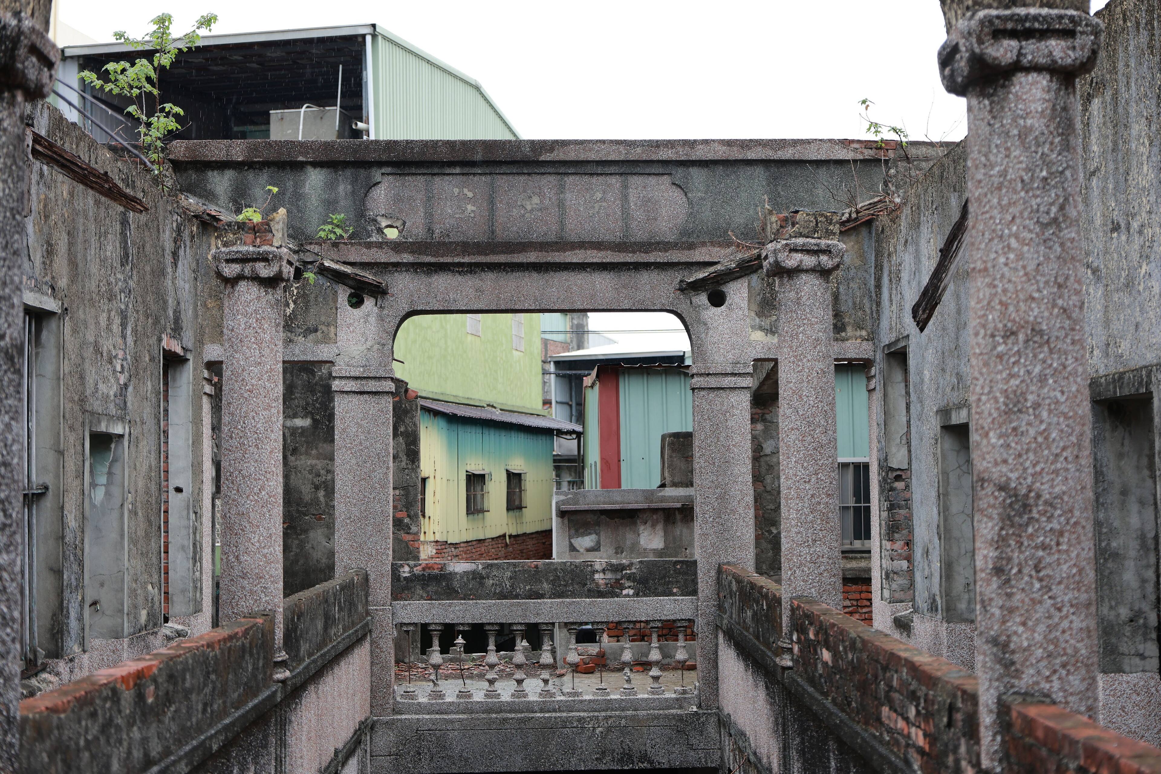 Alt View 24. Canon - RF28-70mm F2.8 IS STM Standard Zoom Lens for EOS R-Series Cameras - Black.