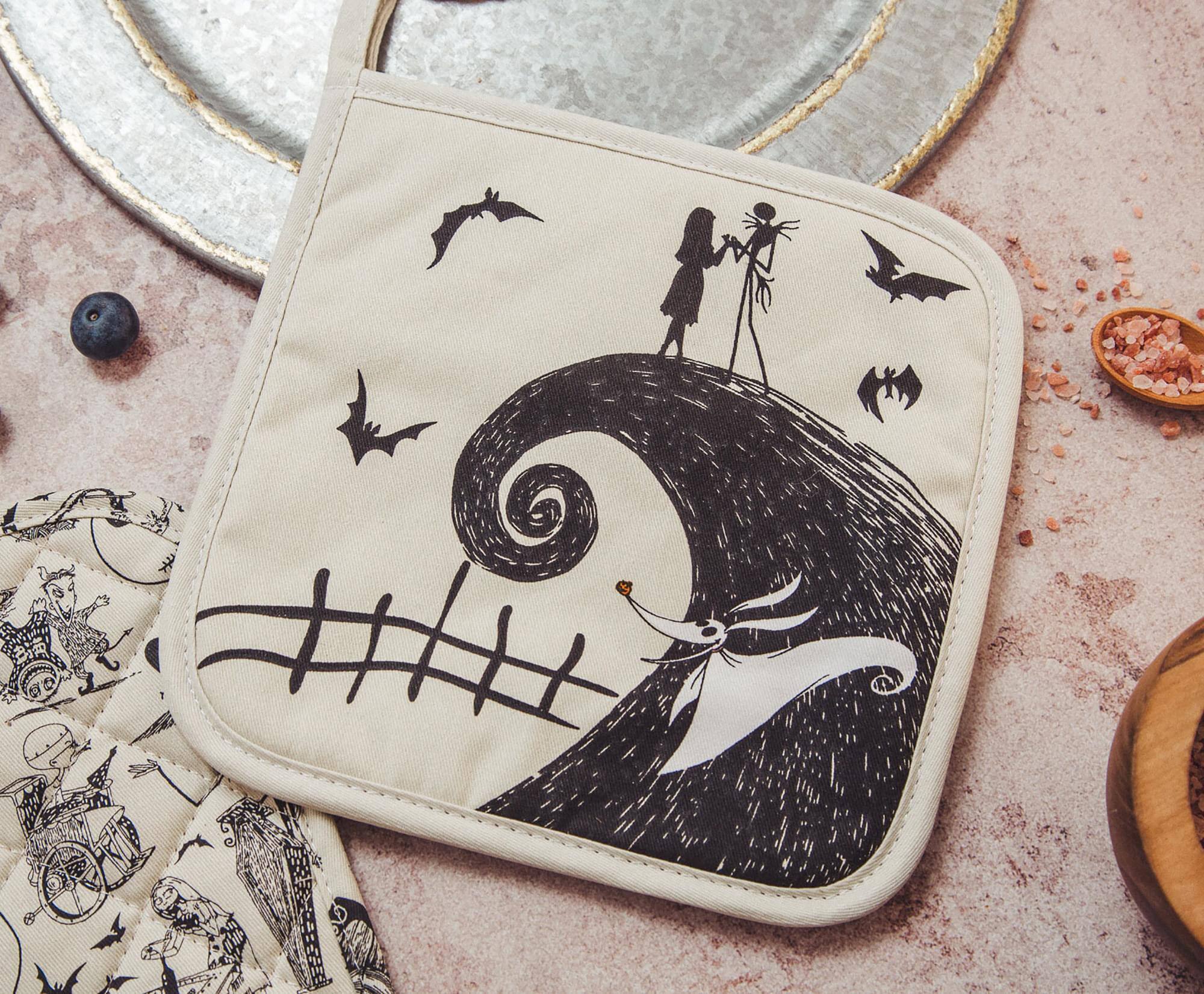 Alt View 1. Disney - Disney The Nightmare Before Christmas Kitchen Pot Holder | Set of 2 - Black/White.