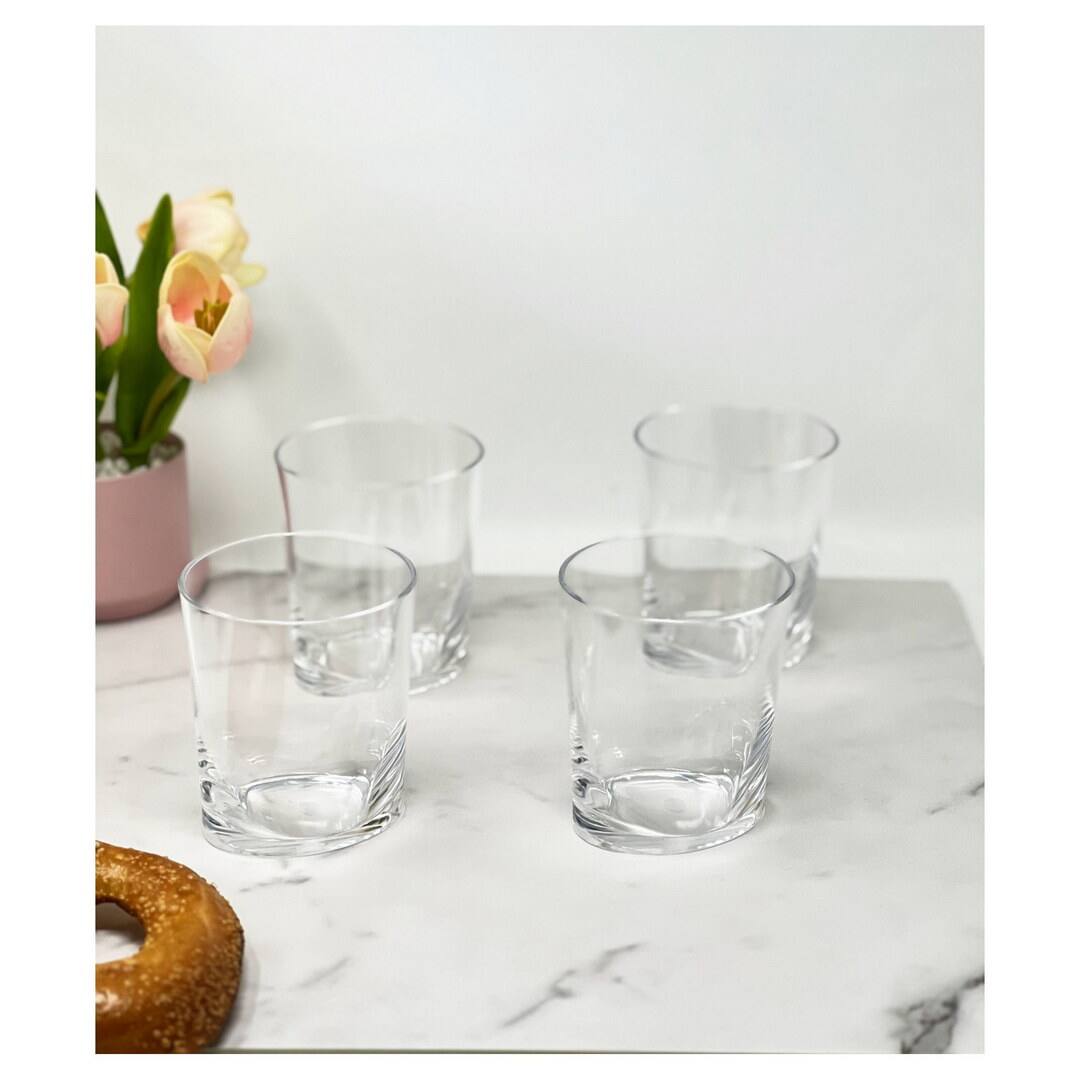 Left. APRILSOUL - Oval Halo Acrylic Glasses Set of 4 DOF Plastic BPA Free Cocktail Drinkware Water Tumblers - white.