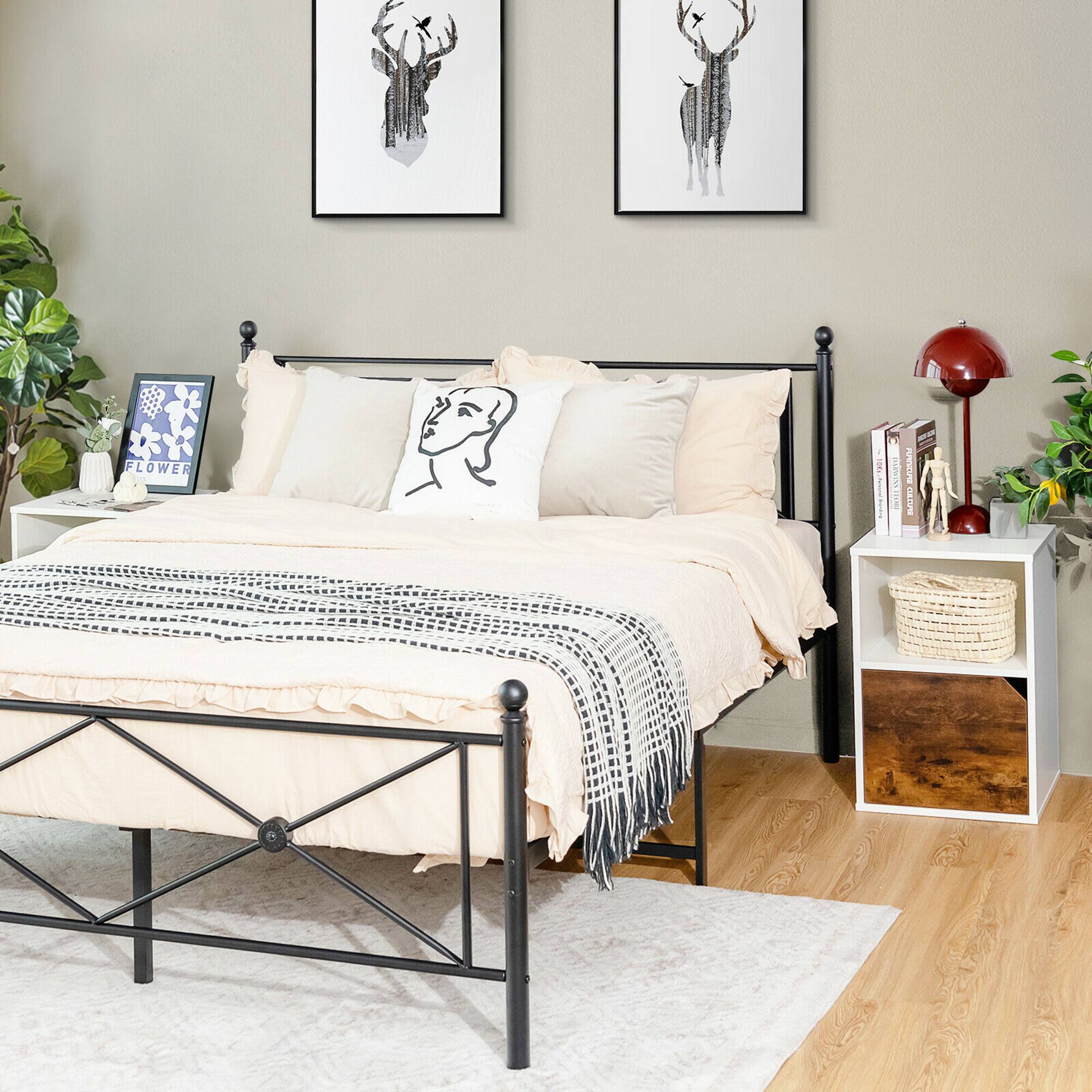 The text in the image is "FLOWER."