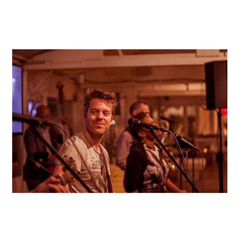 Left. Electro-Voice - Electro-Voice ND86 Dynamic Supercardioid Vocal Microphone (Black).