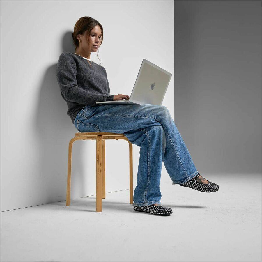 Alt View 3. Incase - Incase Edge Hardshell Case with Makrolon for 13-inch MacBook Air (M2/M3, 2022-2024) - For Apple MacBook Air, MacBook Pro - Clear.