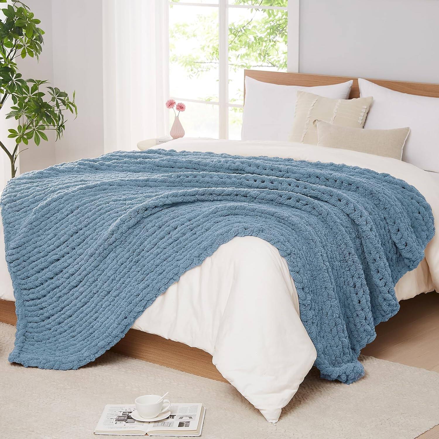 Front. blue - Paaaawaters Chunky Knit Blanket Throw,Soft Chenille Yarn Throw，Handmade Thick Cable Knit Crochet Blanket - color:AiryBlue+size:50"x60".