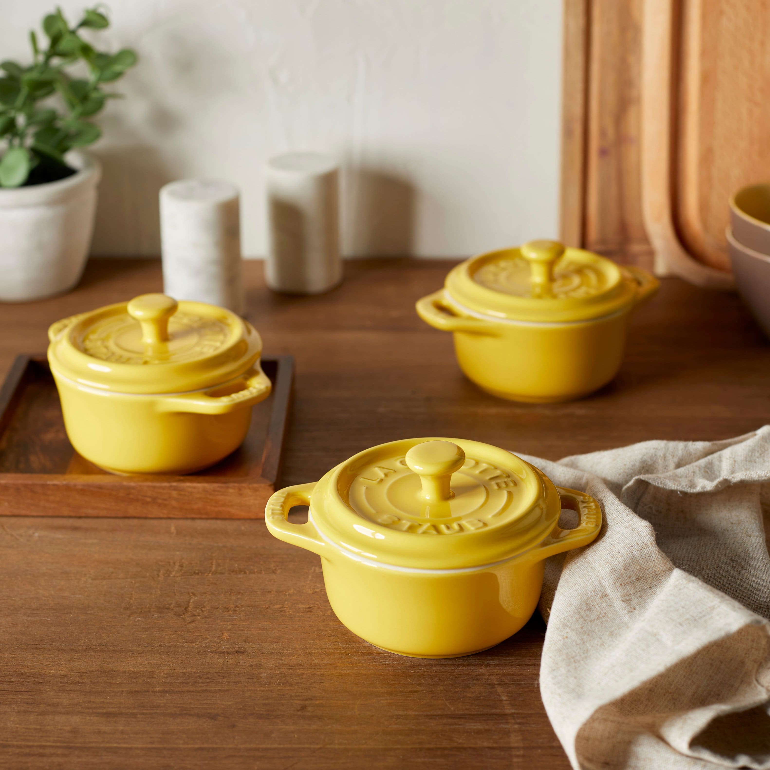 Staub - Ceramic 3-pc Mini Round Cocotte Set - Citron - Thumbnail 2