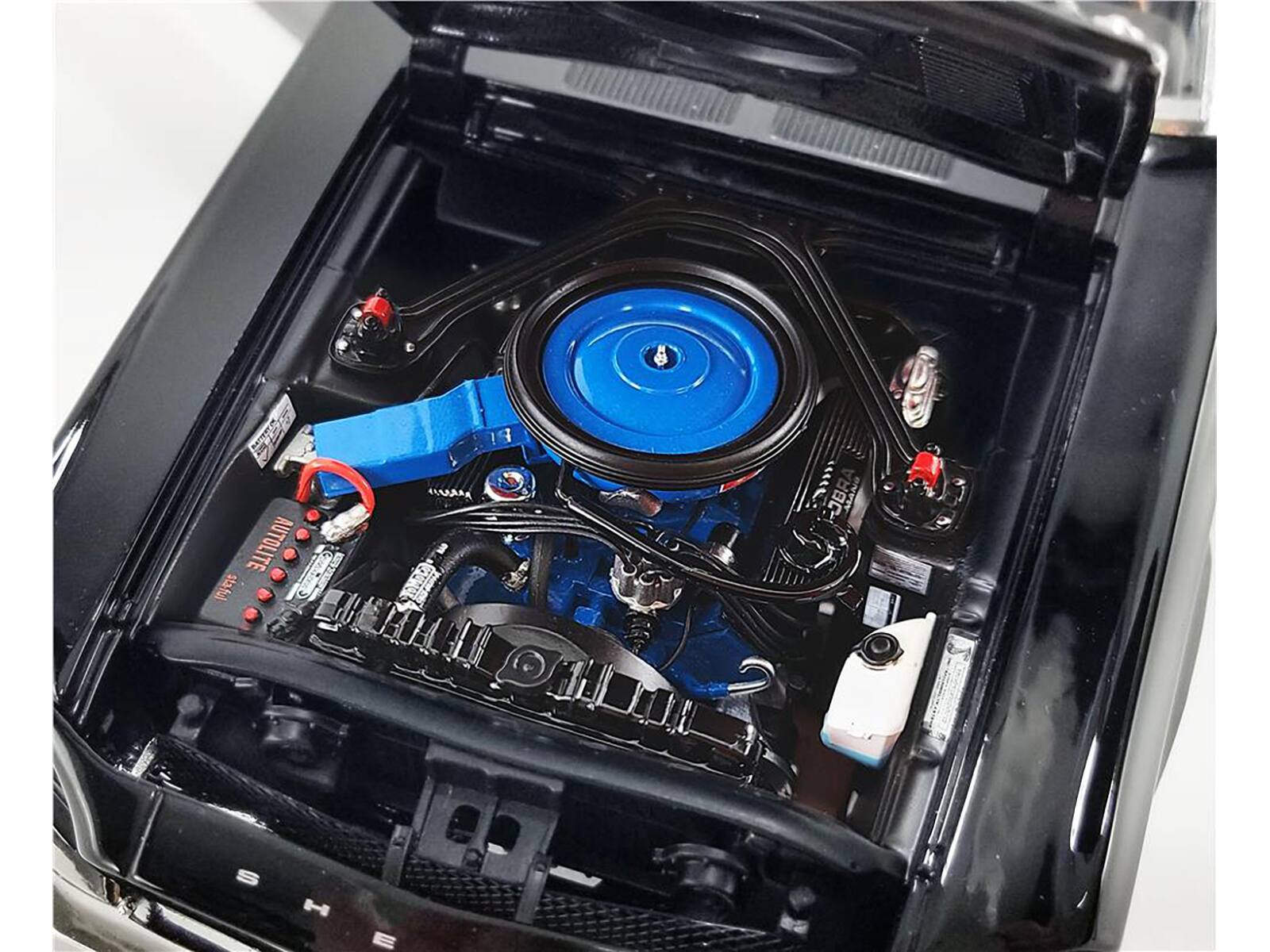 The text on the image appears to be:

- "AUTOLITE"
- "TMOC"
- "HE"
- "OBRA"
- "ALANO"
- "S"
- "H"
- "E"

It seems like there might be some misinterpretation or distortion in the text. The correct grouping and correction based on the image would be:

- "AUTOLITE"
- "TMOC"
- "HE"
- "OBRA"
- "ALANO"
- "S"
- "H"
- "E"

However, without more context or a clearer image, it's difficult to determine the exact intended text.