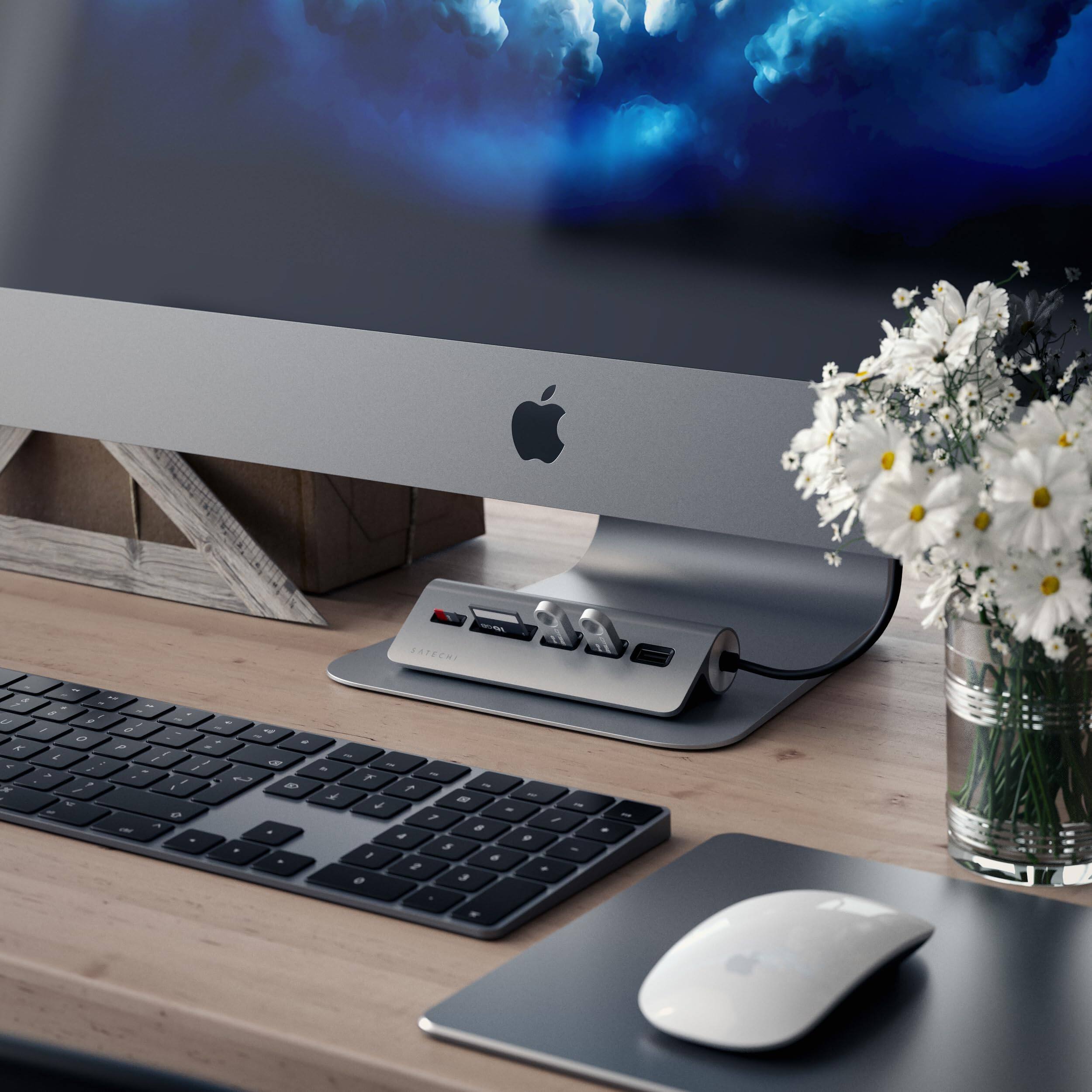 Alt View 1. Satechi - USB-C Combo Hub for Desktop - 3 USB-A 3.0 Data Ports, Micro/SD Card Reader for MacBook, Dell, HP - Space Gray.