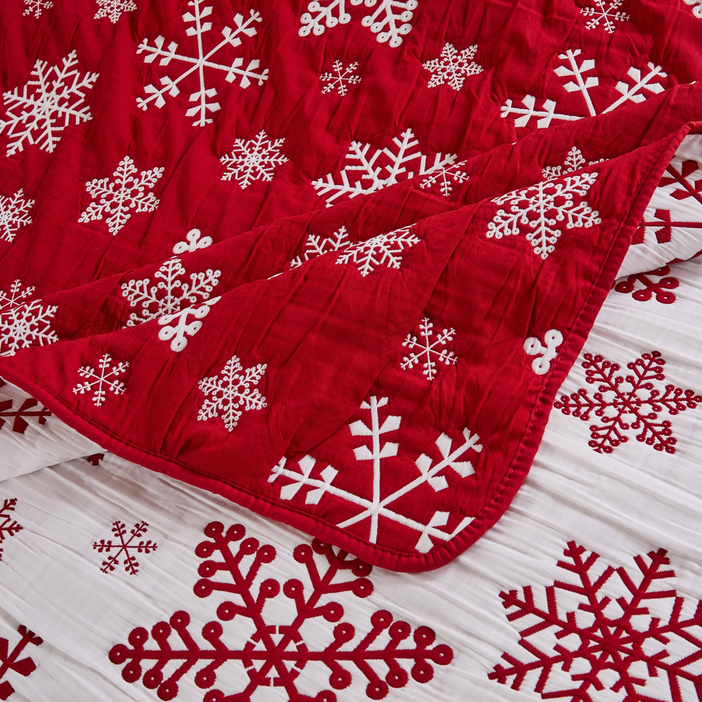 Back. BreeBe - Snowflakes Throw - Red.