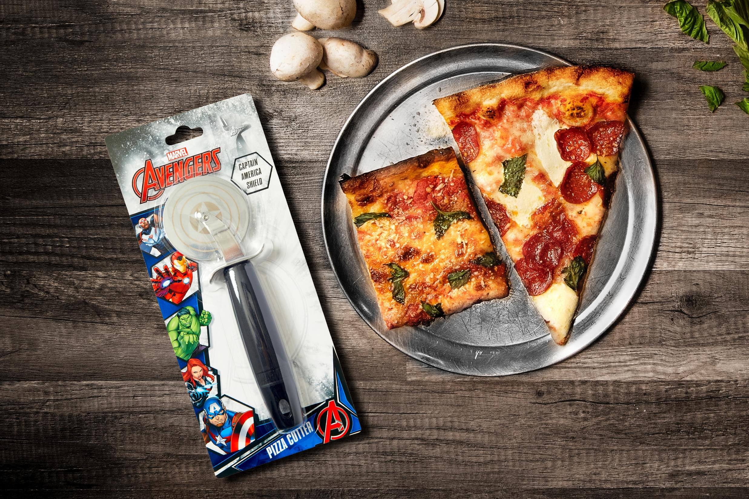 MARVEL CAPTAIN AMERICA SHIELD CUTTER A PIZZA
