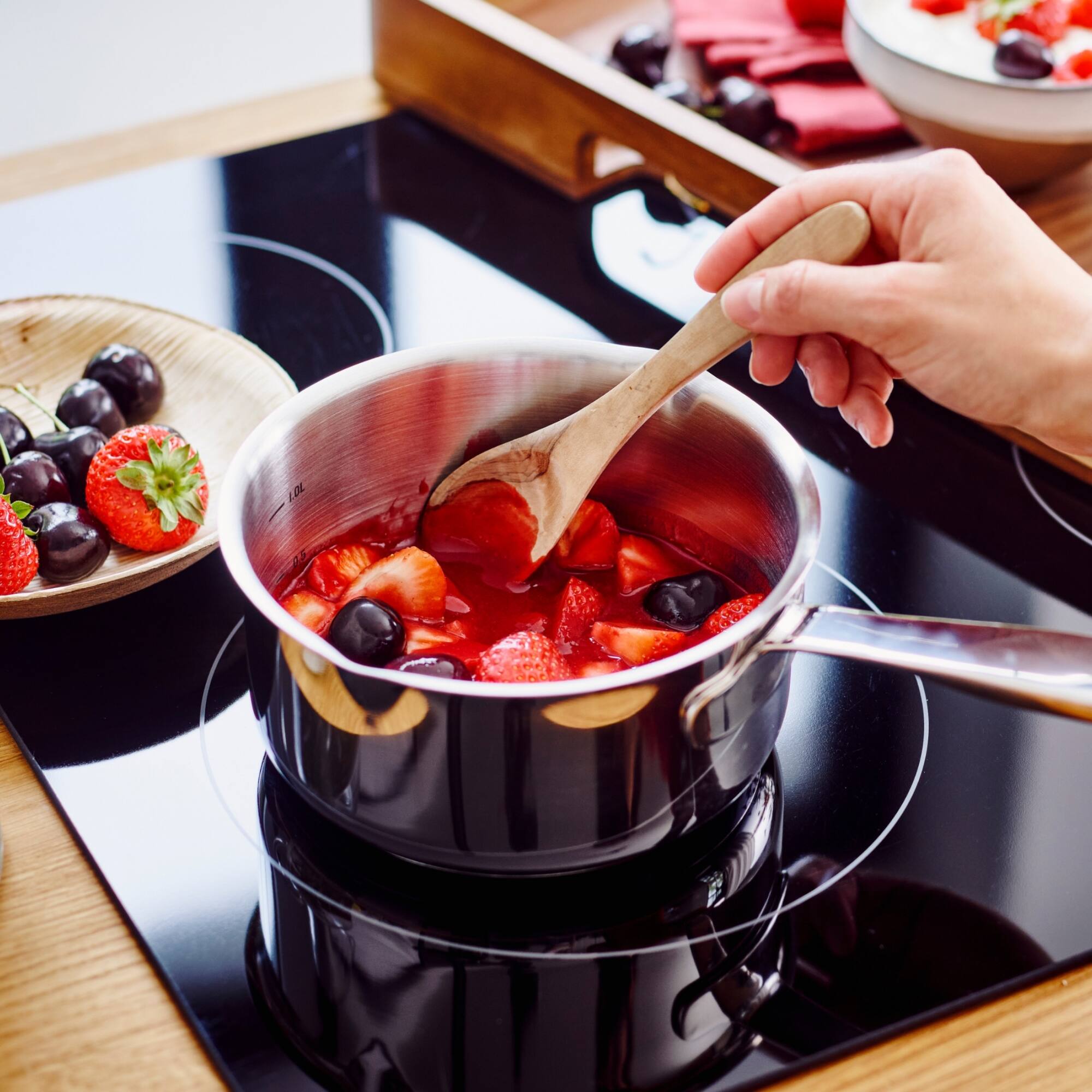 Angle. Alva - Alva Maestro Stainless Steel Saucepan with Lid 1.7Qt. - Lasered Engrave Measurement, Oven Safe and Toxin-Free - Silver.