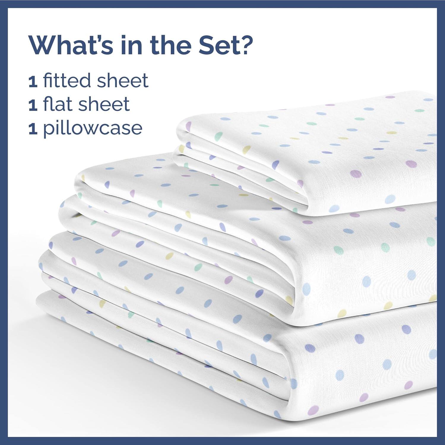 What's in the Set?

1 fitted sheet  
1 flat sheet  
1 pillowcase