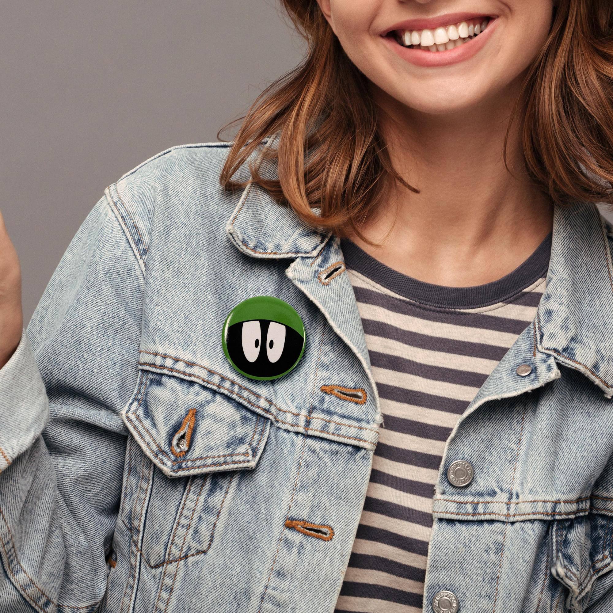 Alt View 3. Funko - Warner Bros. Looney Tunes Characters 50-Piece Button Box Set - Yellow.