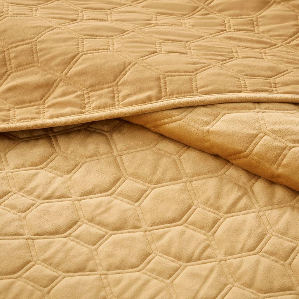 Alt View 5. Gracie Mills - Gracie Mills Gayle 3-Piece Casual Geometric Velvet Quilt Set - Mustard.