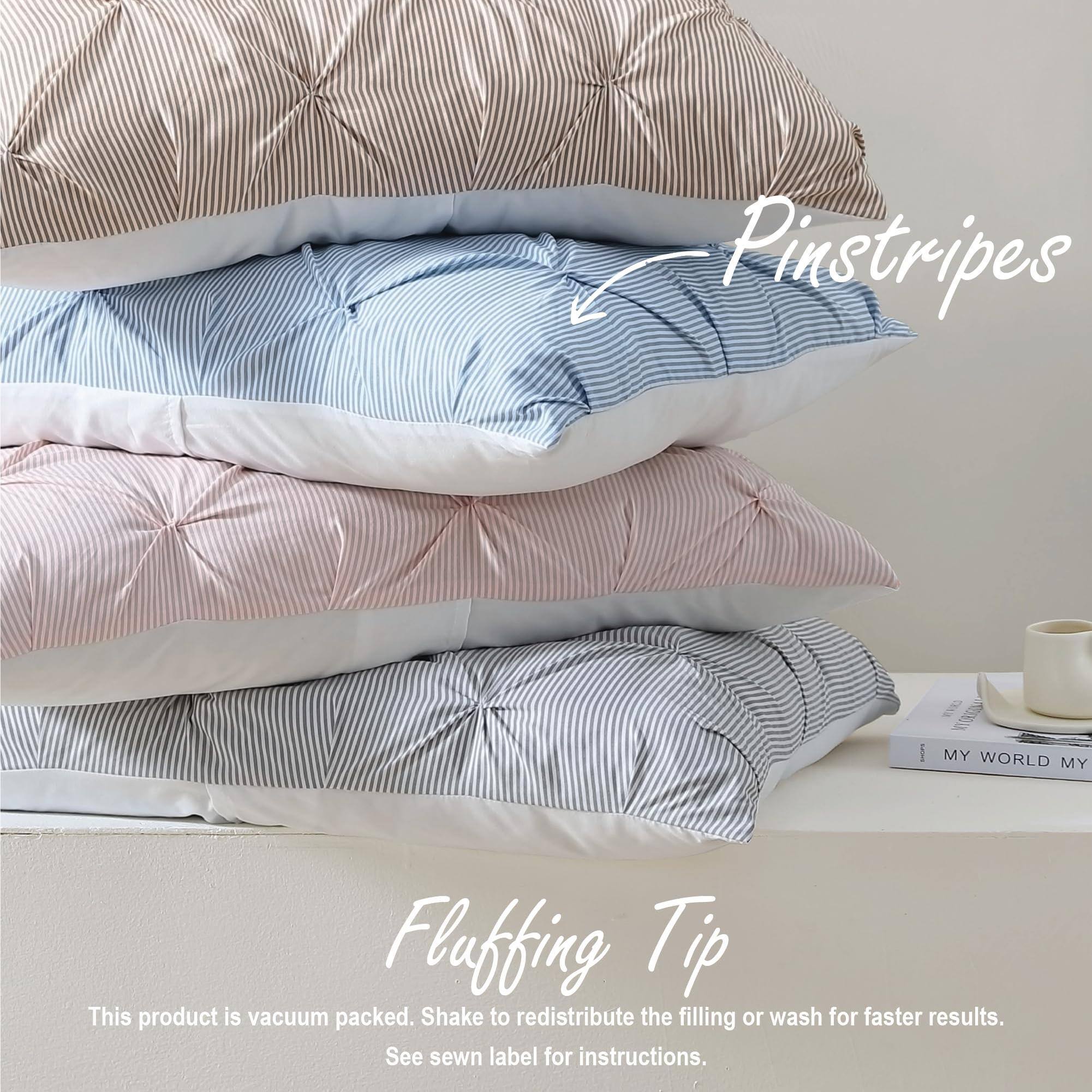 Pinstripes  
Fluffing Tip  
This product is vacuum packed. Shake to redistribute the filling or wash for faster results.  
See sewn label for instructions.