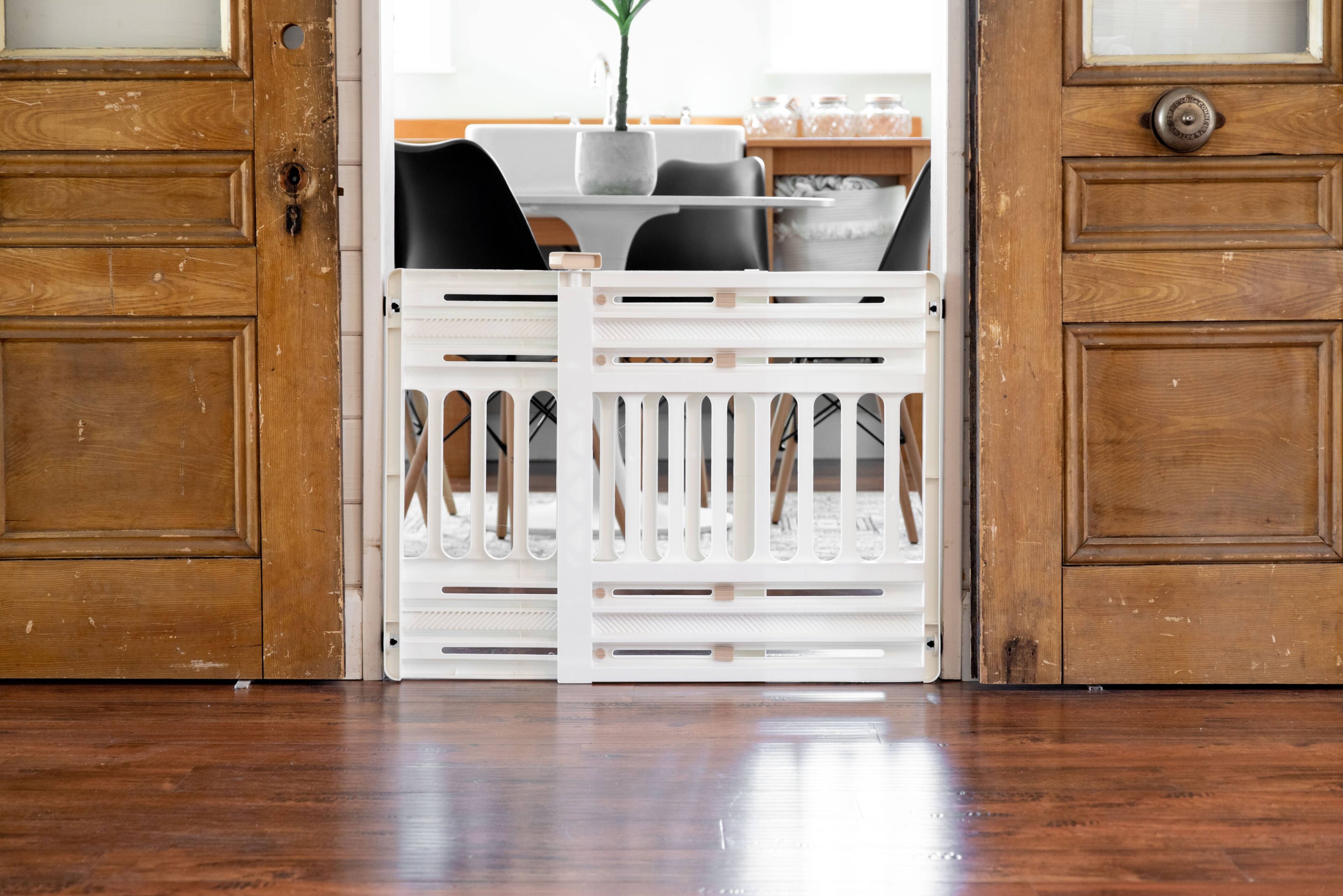 Alt View 3. IRIS USA - IRIS USA 24"-39" Portable Plastic Expandable Pet Gate, Adjustable Pet Barrier, 25" Tall.
