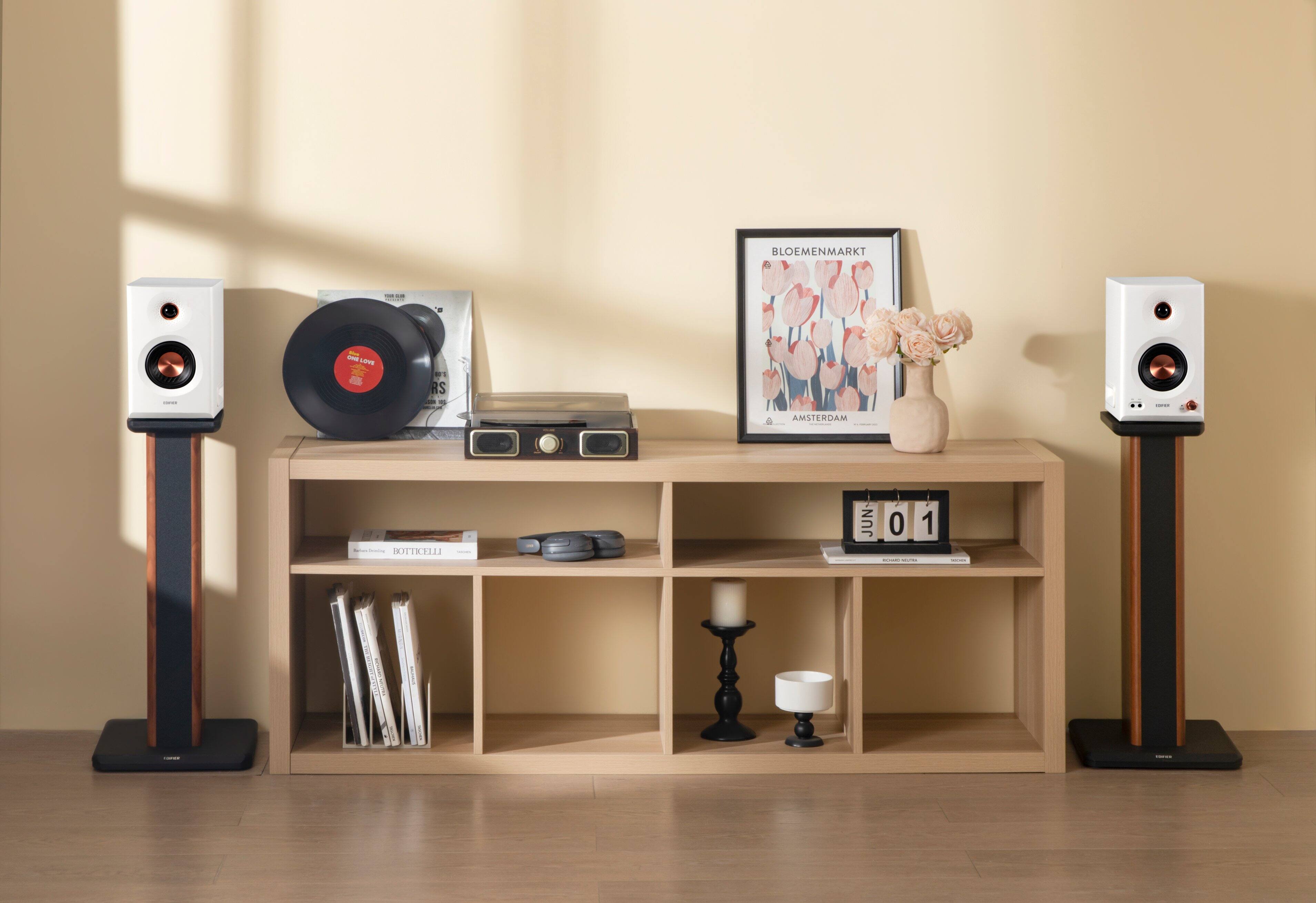 BLOEMENMARKT - I | - Lae D1 RS  - | AMSTERDAM  - - HOTTR3111 | JUN 0 1 | |  : |