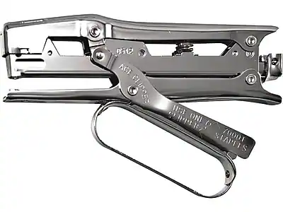ACE CLIPPER
USE ONE (STAPLES 70001)
STAPLES
