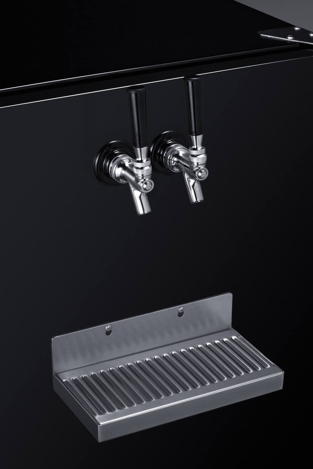 Angle. Summit Appliance - 24" Wide Front Tap Built-In Beer Kegerator - Black.