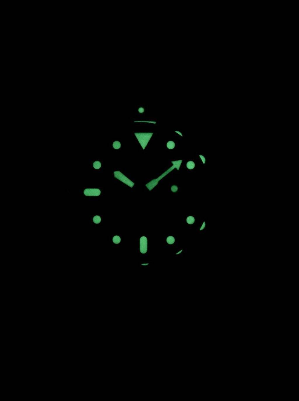 Angle. Seiko - Seiko SKX Automatic SKX009J1 Mens Watch Divers 200m Made in Japan Rubber Strap Blue Dial Luminous Hands Day/Date Display - Black/Blue.