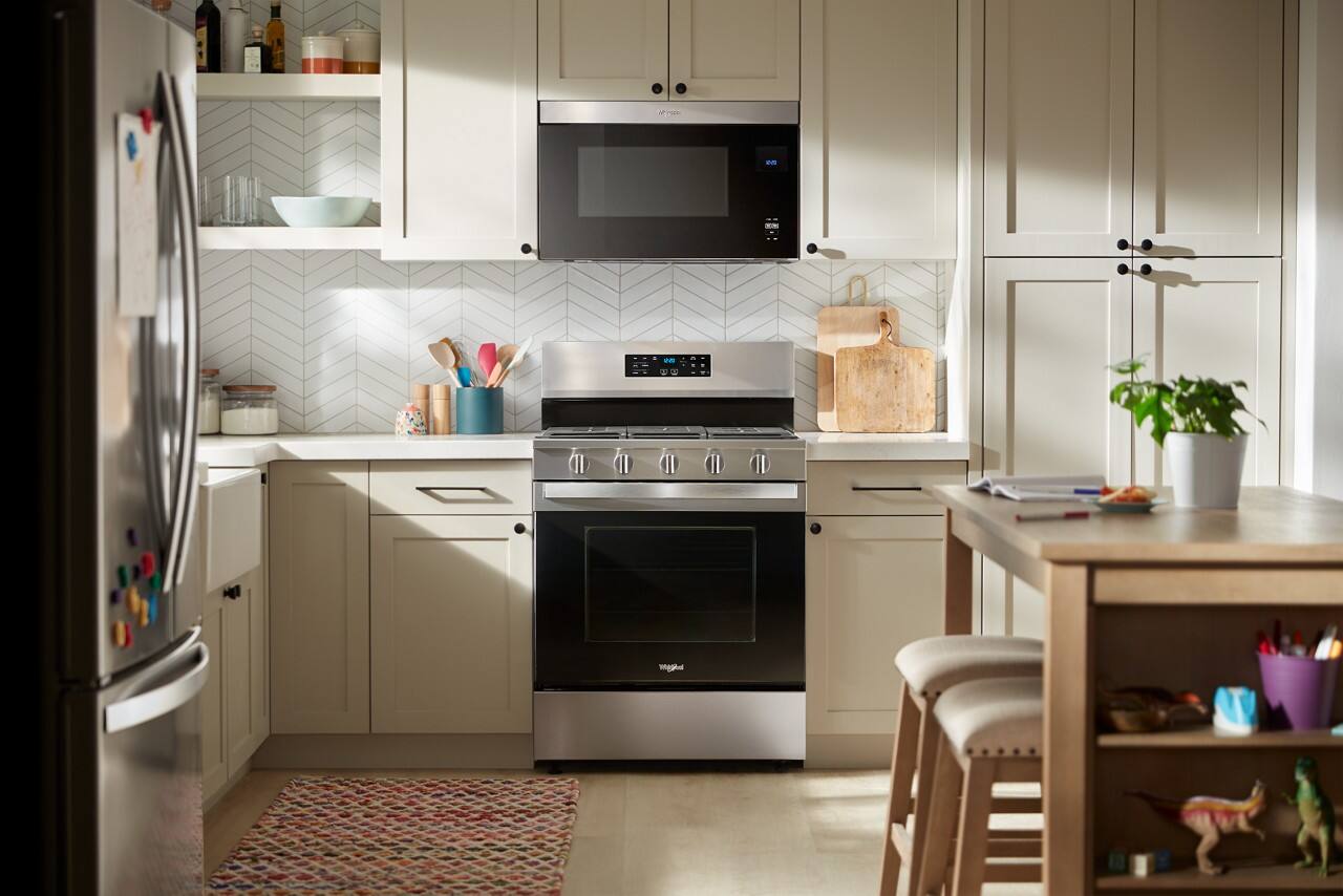 Alt View 18. Whirlpool - 5.0 Cu. Ft. Freestanding Single Gas Range with Air Fry and Air Baking - Stainless Steel.