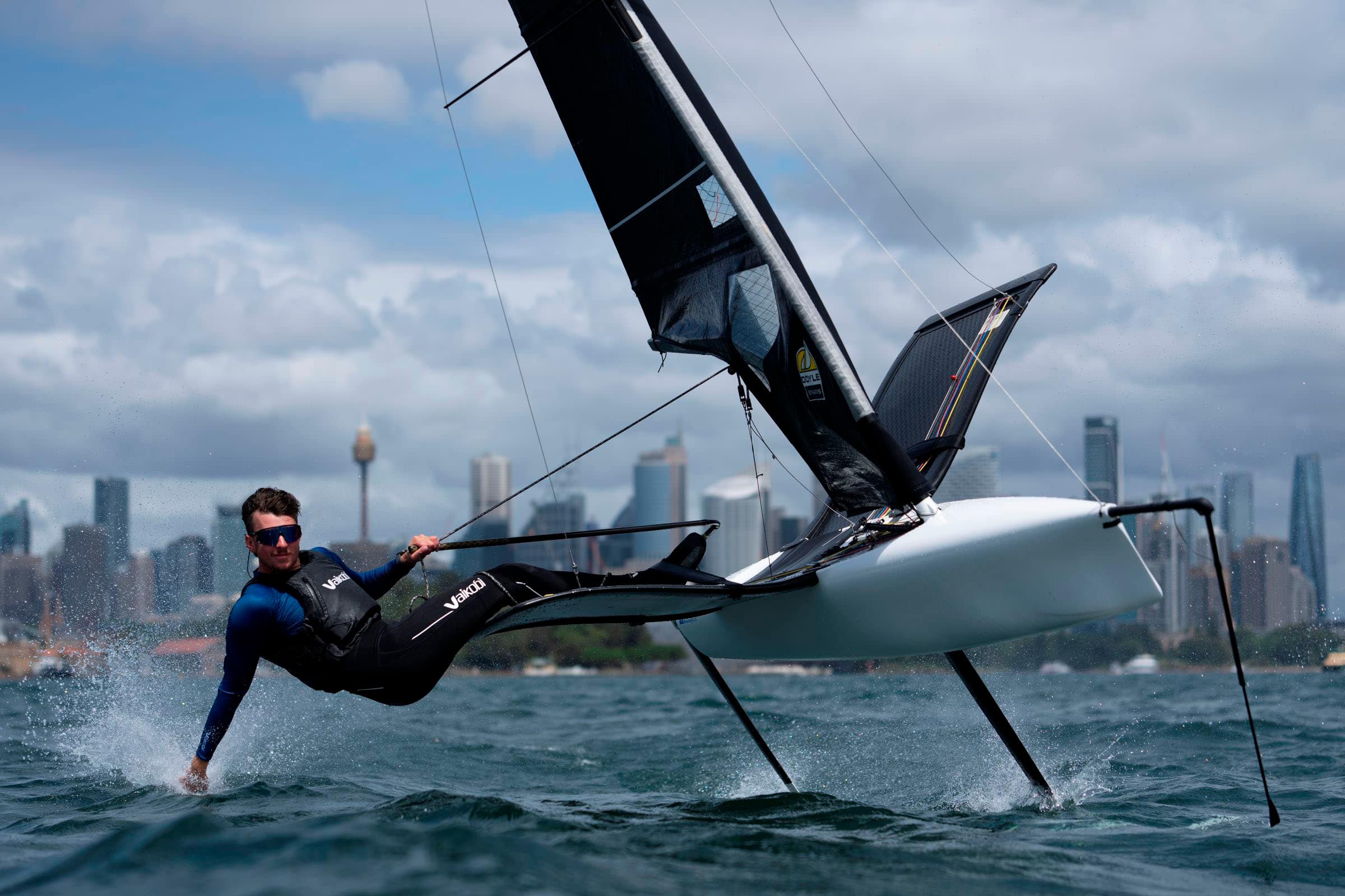 Alt View 20. Sony - FE 50-150 F2 G Master Lens - White.