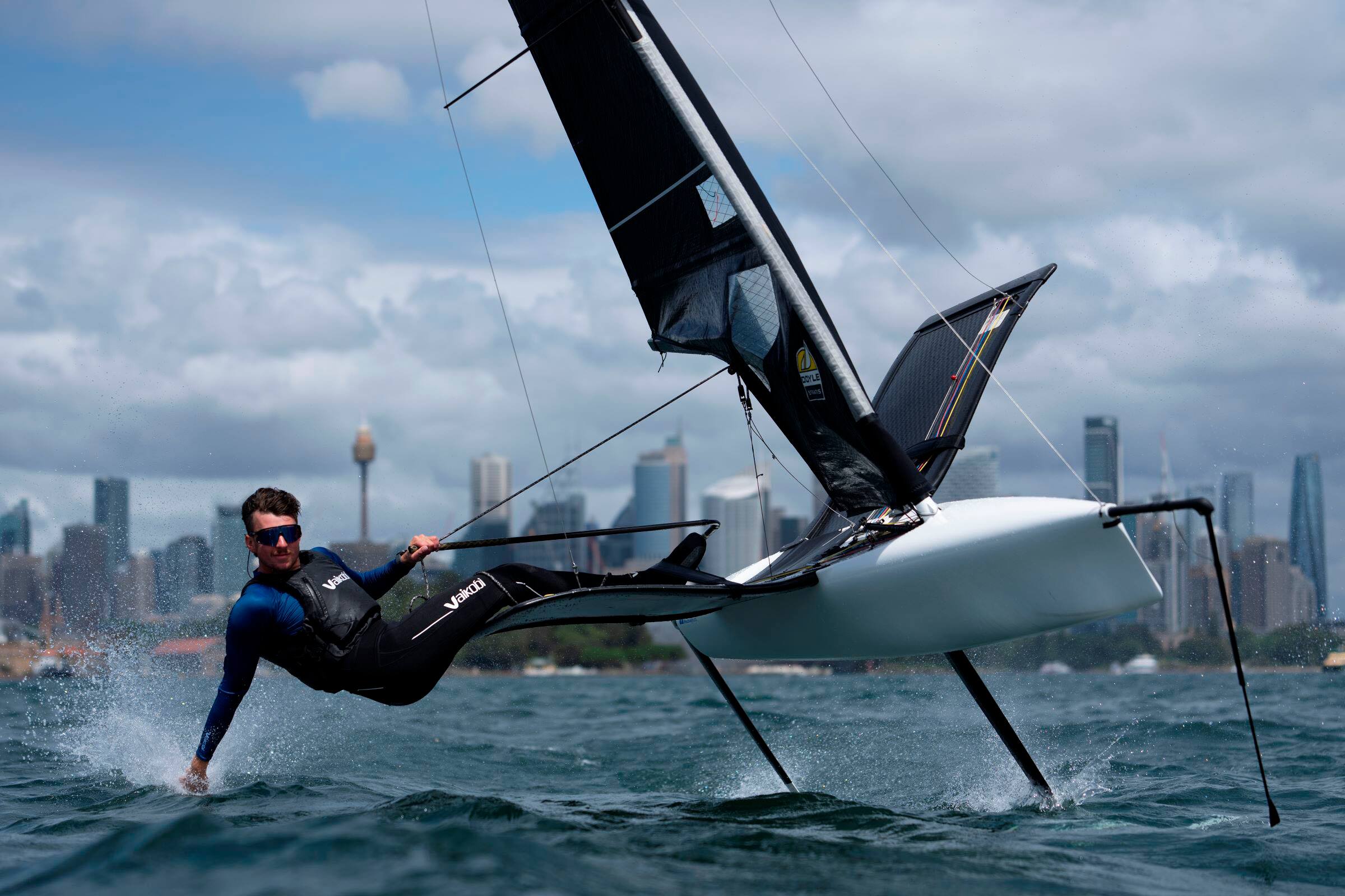 Alt View 20. Sony - FE 50-150 F2 G Master Lens - White.