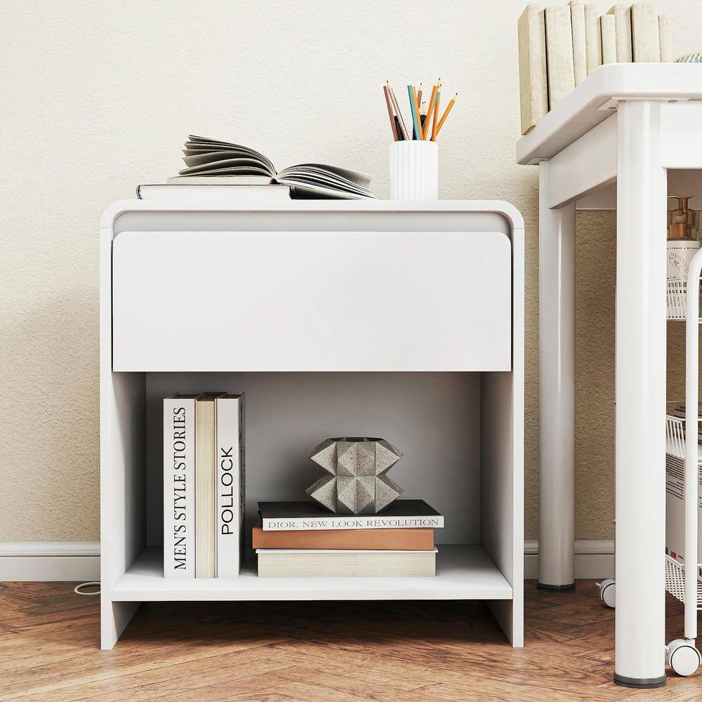 MEN'S STYLE STORIES  
POLLOCK  
DIOR. NEW LOOK REVOLUTION