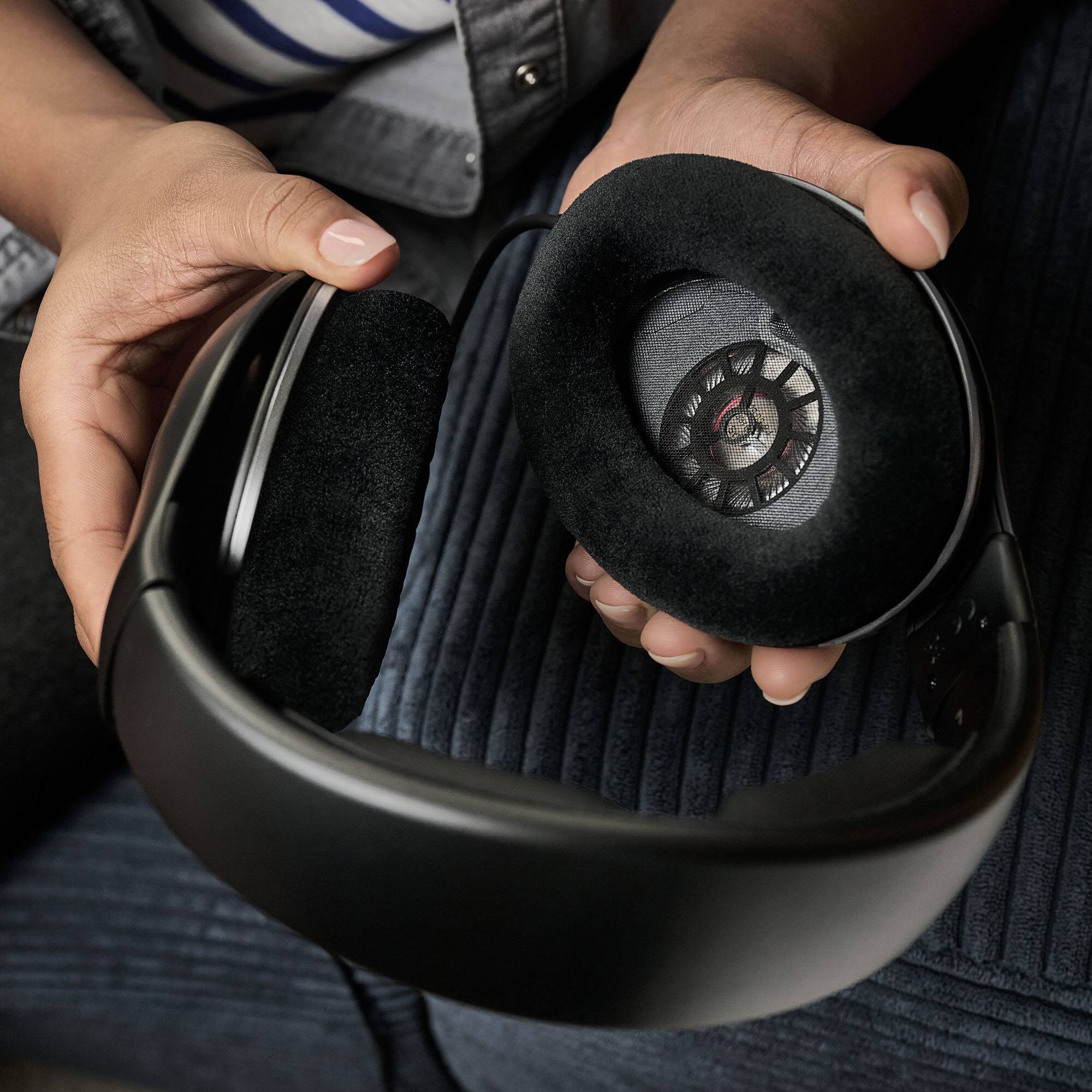 Alt View 7. Sennheiser - Sennheiser HD 550 Over-Ear Open-Back Wired Headphones - Black.