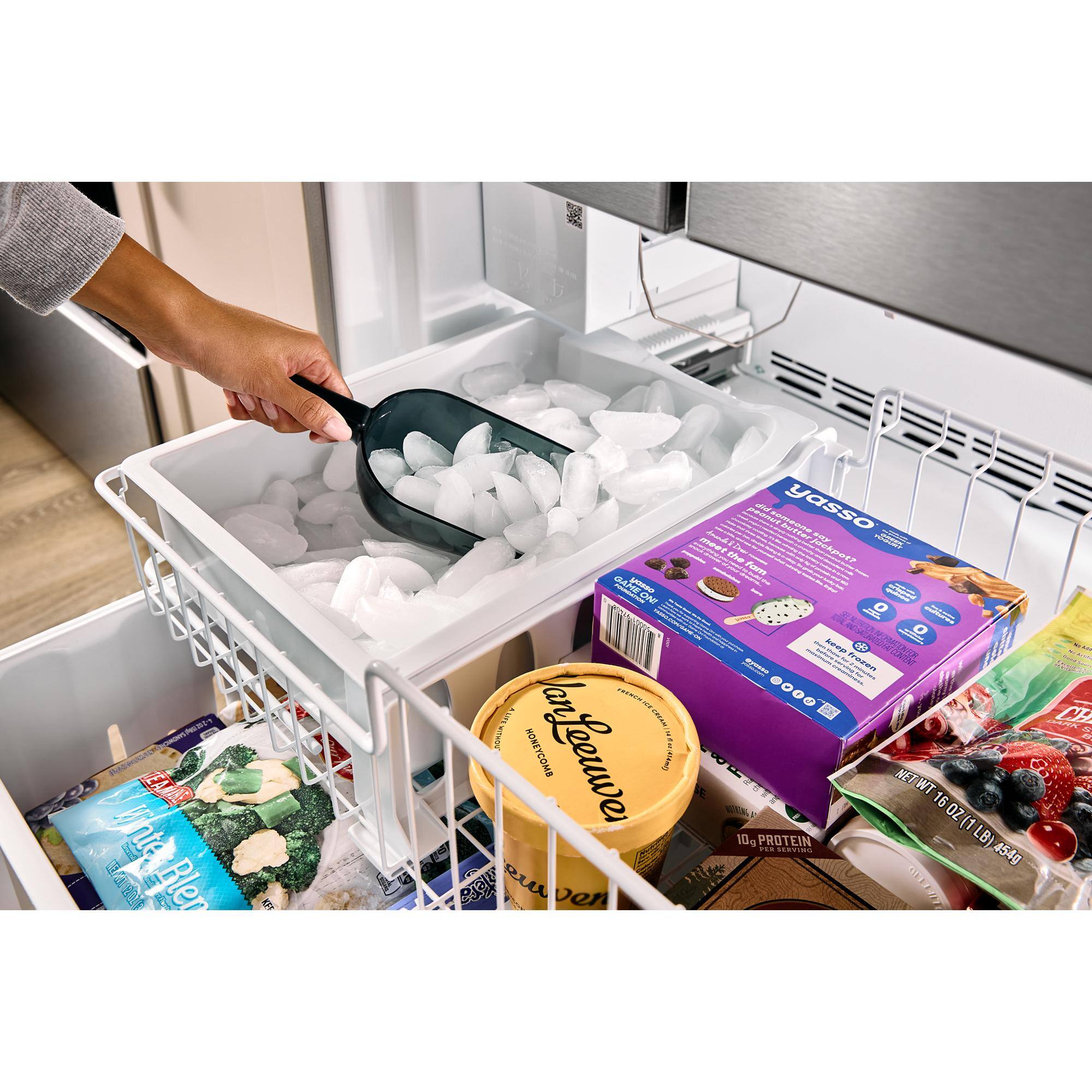 The text on the image reads: "D 11 SI EM E Whte-Rler SORT Blen  sen -  A yasso uaet  .. che ApaEr nr GARE pORED I ONE  Auua   N - muzen Ae SA - .. 00 NYRA IGAURSET lanfeeuwer #WODABNON 7 AwKN RE OOLEUT NETWT 16 E OZ(1 (1 10g PROTEIN LB) ... TIMS 454g eu ven  ONERT Bus TAI 25 M 2 A."

The corrected text is: "D 11 SI EM E Whte-Rler SORT Blen  sen -  A yasso uaet  .. che ApaEr nr GARE pORED I ONE  Auua   N - muzen Ae SA - .. 00 NYRA IGAURSET lanfeeuwer #WODABNON 7 AwKN RE OOLEUT NETWT 16 E OZ(1 (1 10g PROTEIN LB) ... TIMS 454g eu ven  ONERT Bus TAI 25 M 2."