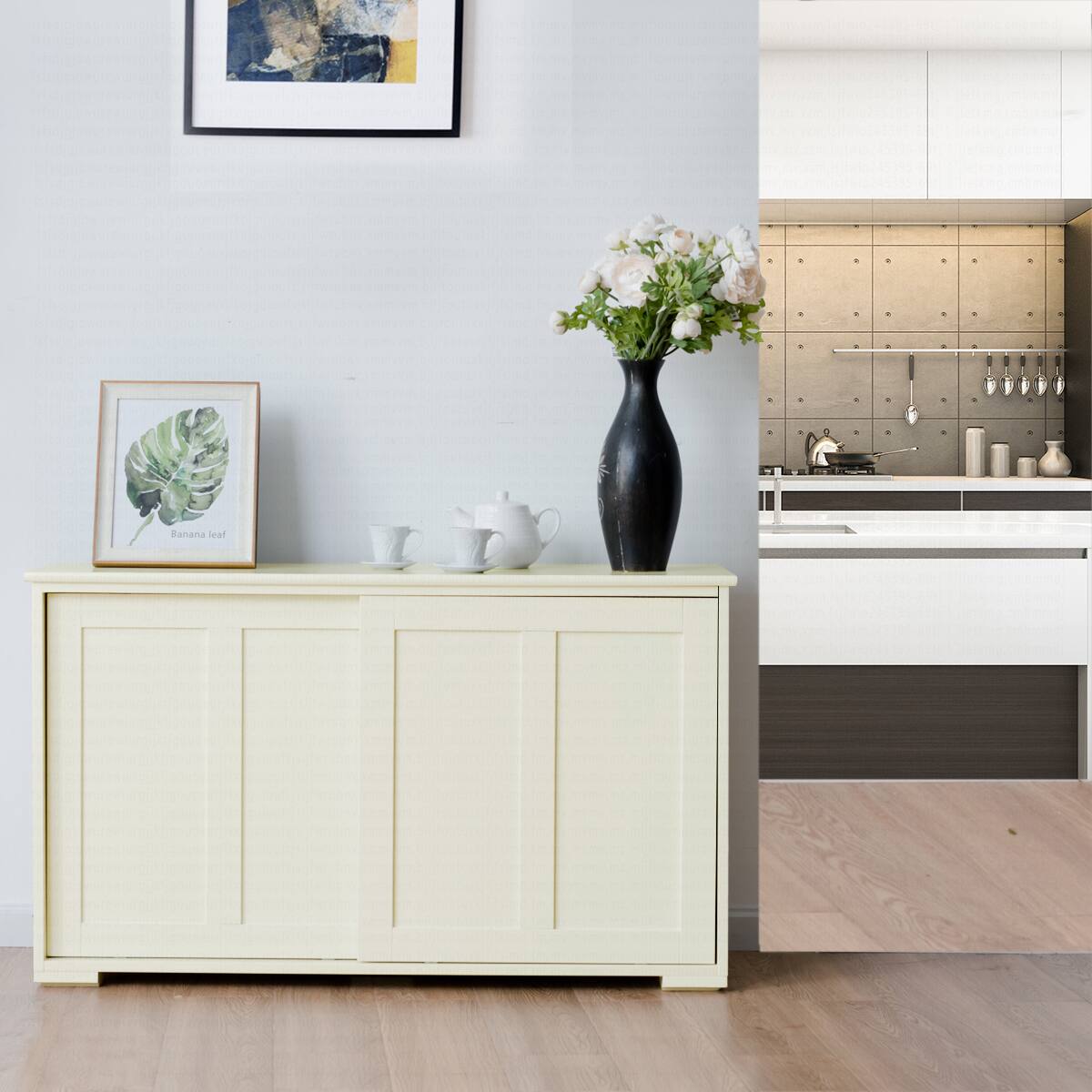 The text on the image is "Banana leaf".