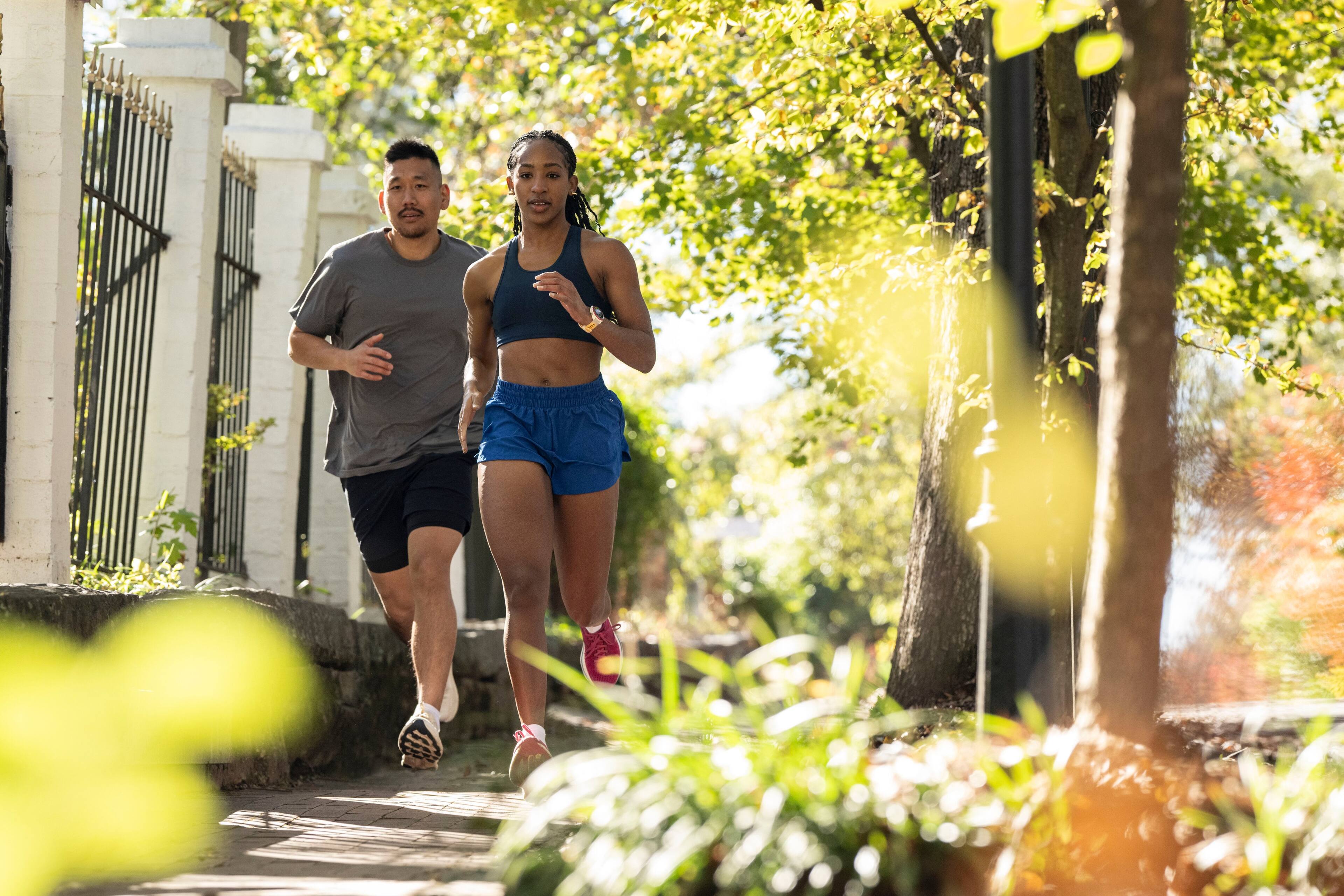 Alt View 10. Garmin - Forerunner 570 GPS Smartwatch 47 mm Aluminum - Indigo Aluminum.