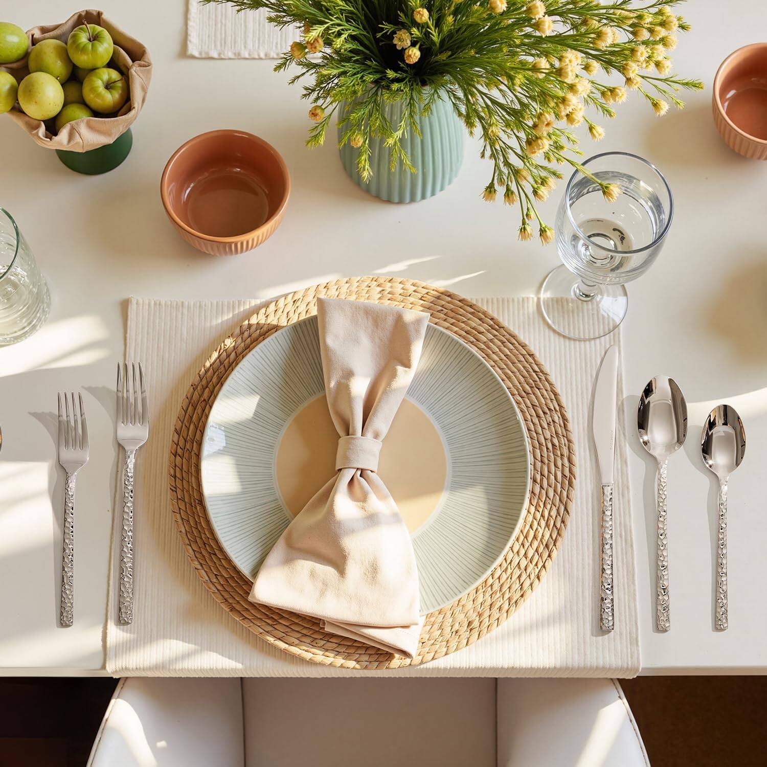 Alt View 1. Dazzed Corner - 20 Piece Silverware Set, 18/10 Stainless Steel Flatware Set for 4 - Silver.