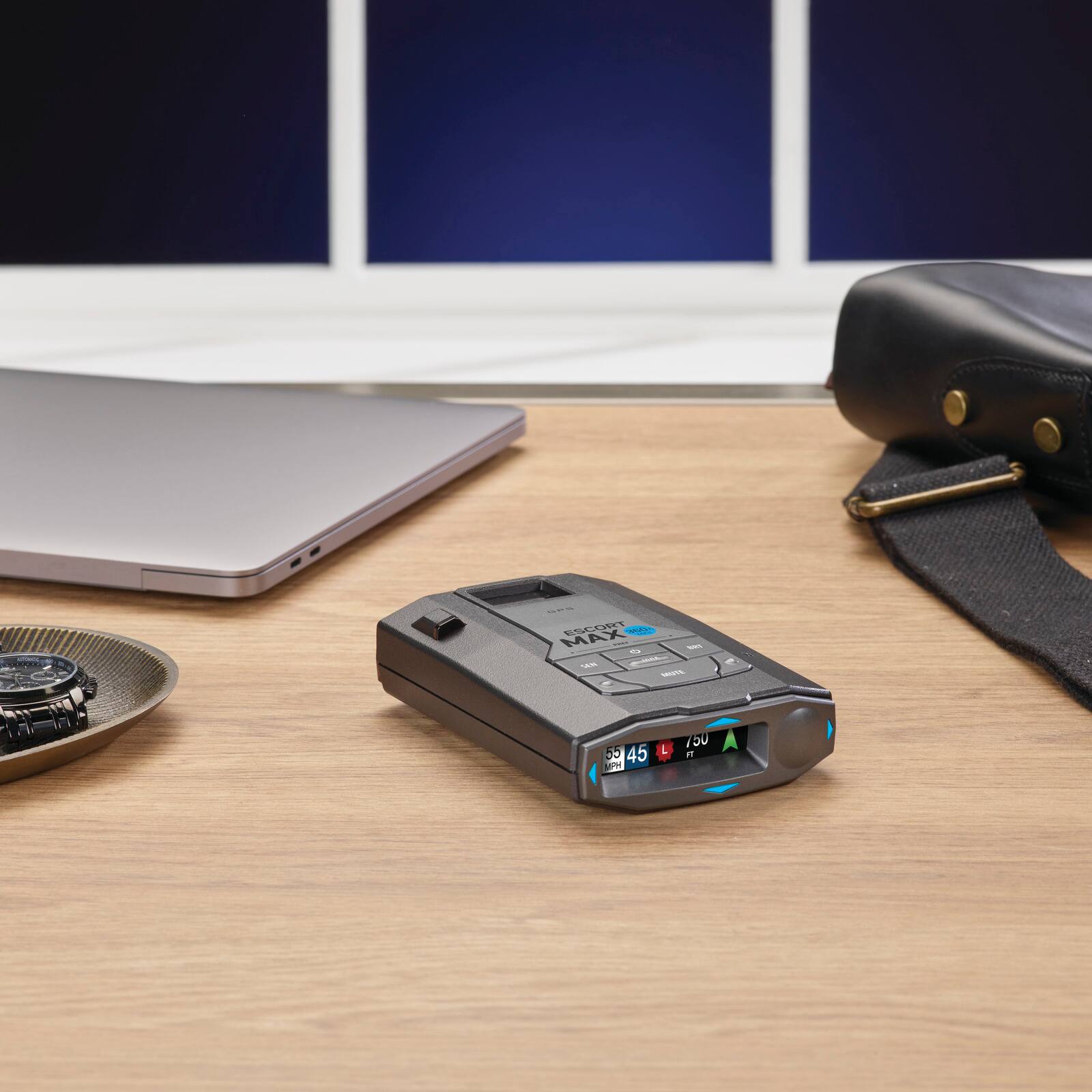 KPR: ESCORT MAX I  
55 45 PM L 750 E