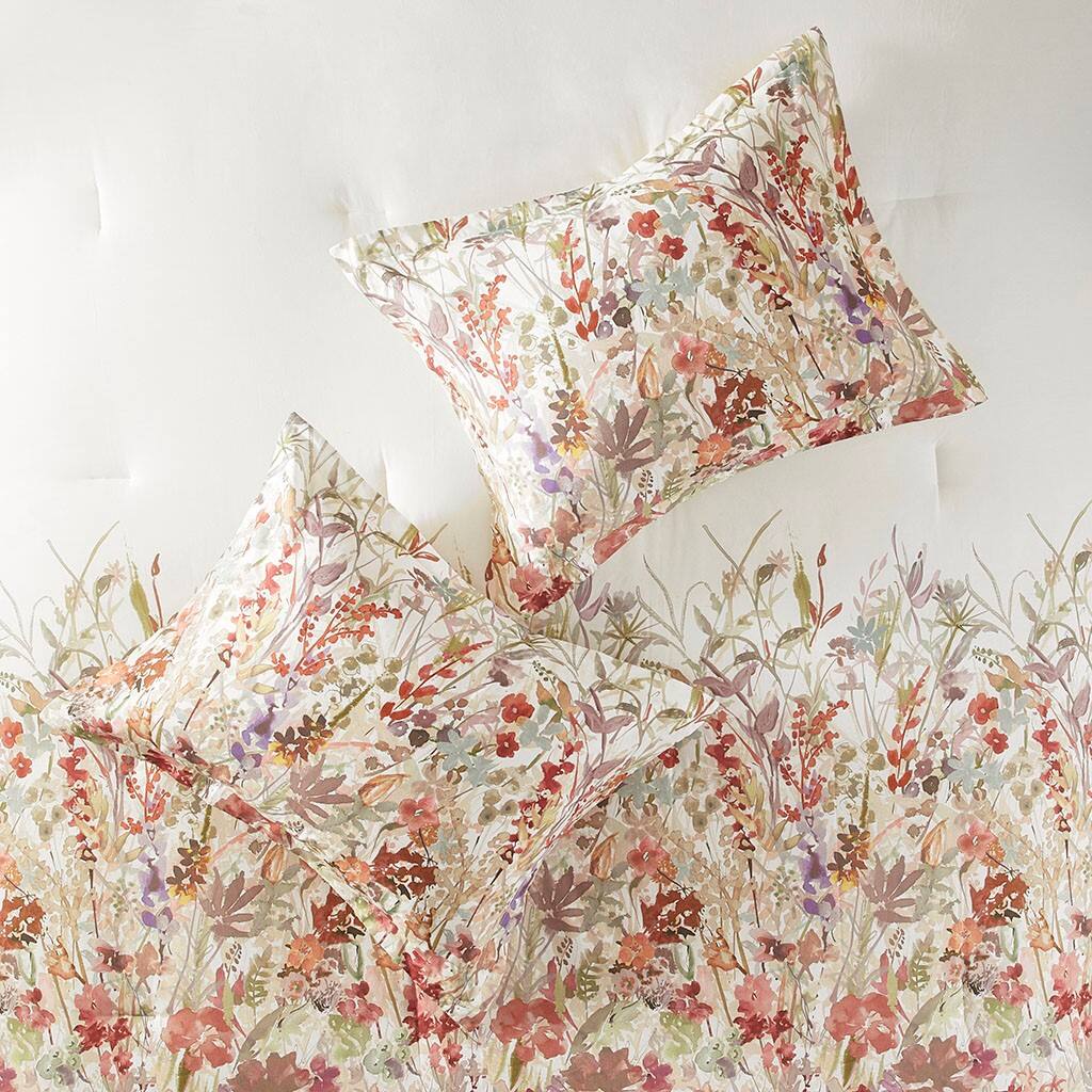 Alt View 2. Gracie Mills - Gracie Mills Millicent 7-Piece Watercolor Floral Cotton Comforter Set - White/Red.