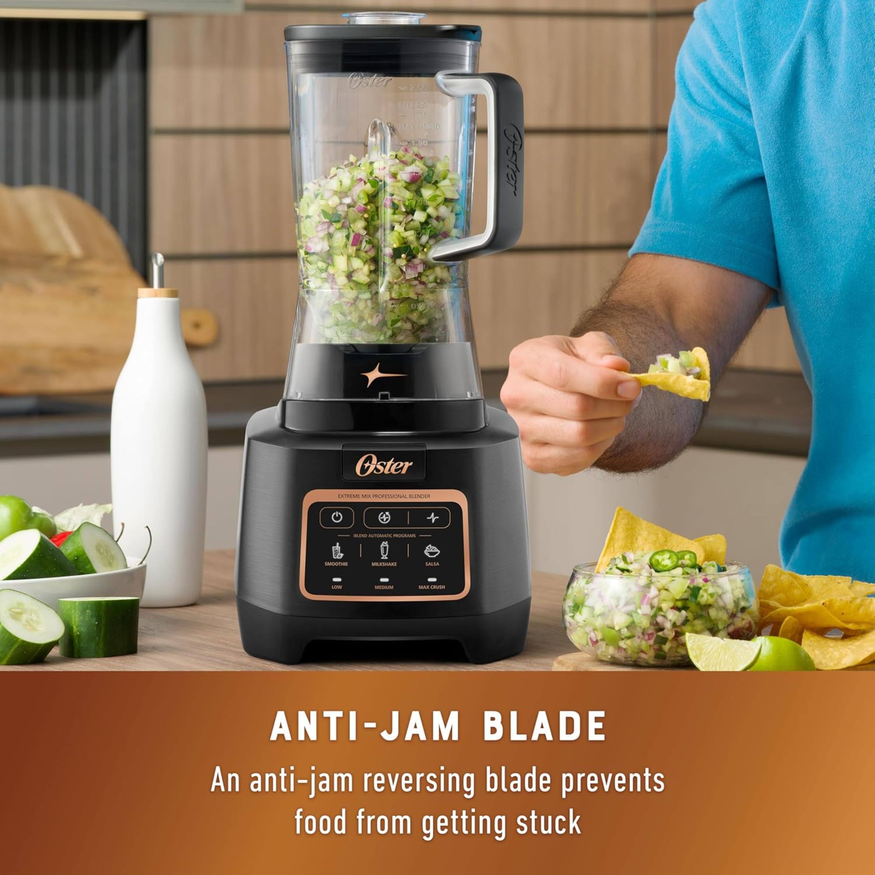 ANTI-JAM BLADE: An anti-jam reversing blade prevents food from getting stuck.