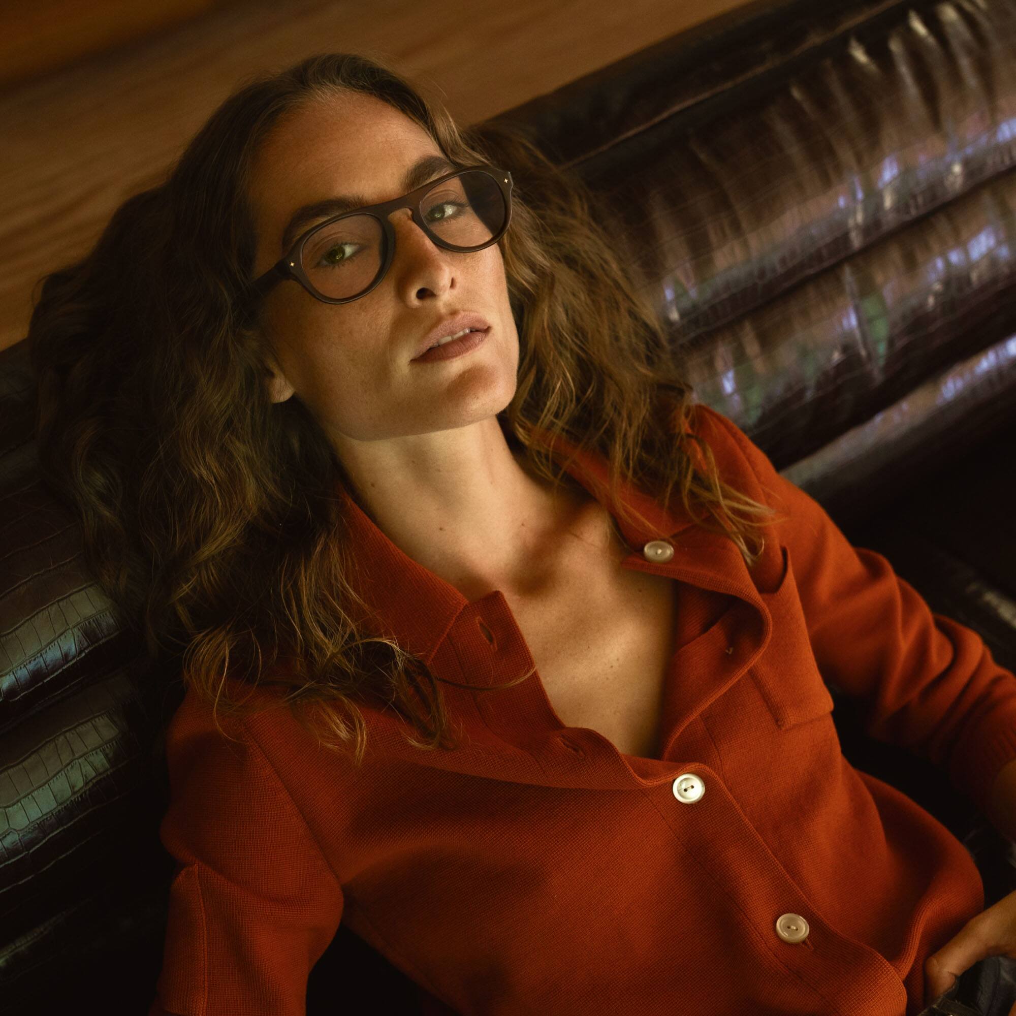 Left. VONDER - PALERMO AI Smart Glasses that Translate, Call & Remember, 16h+ Battery, Premium Audio, Privacy-First, Clear Lenses - Whiskey.