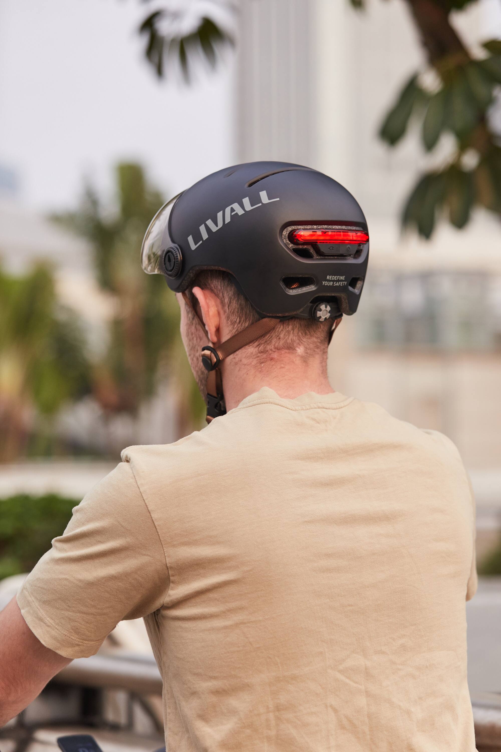 LIVALL  
REDEFINE YOUR SAFETY