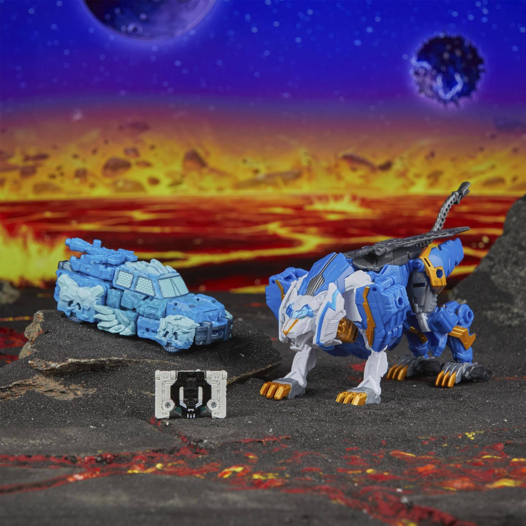 Alt View 3. Hasbro - Transformers Legacy United 3-Piece Star Raider Figure Set - Multi-Colored.