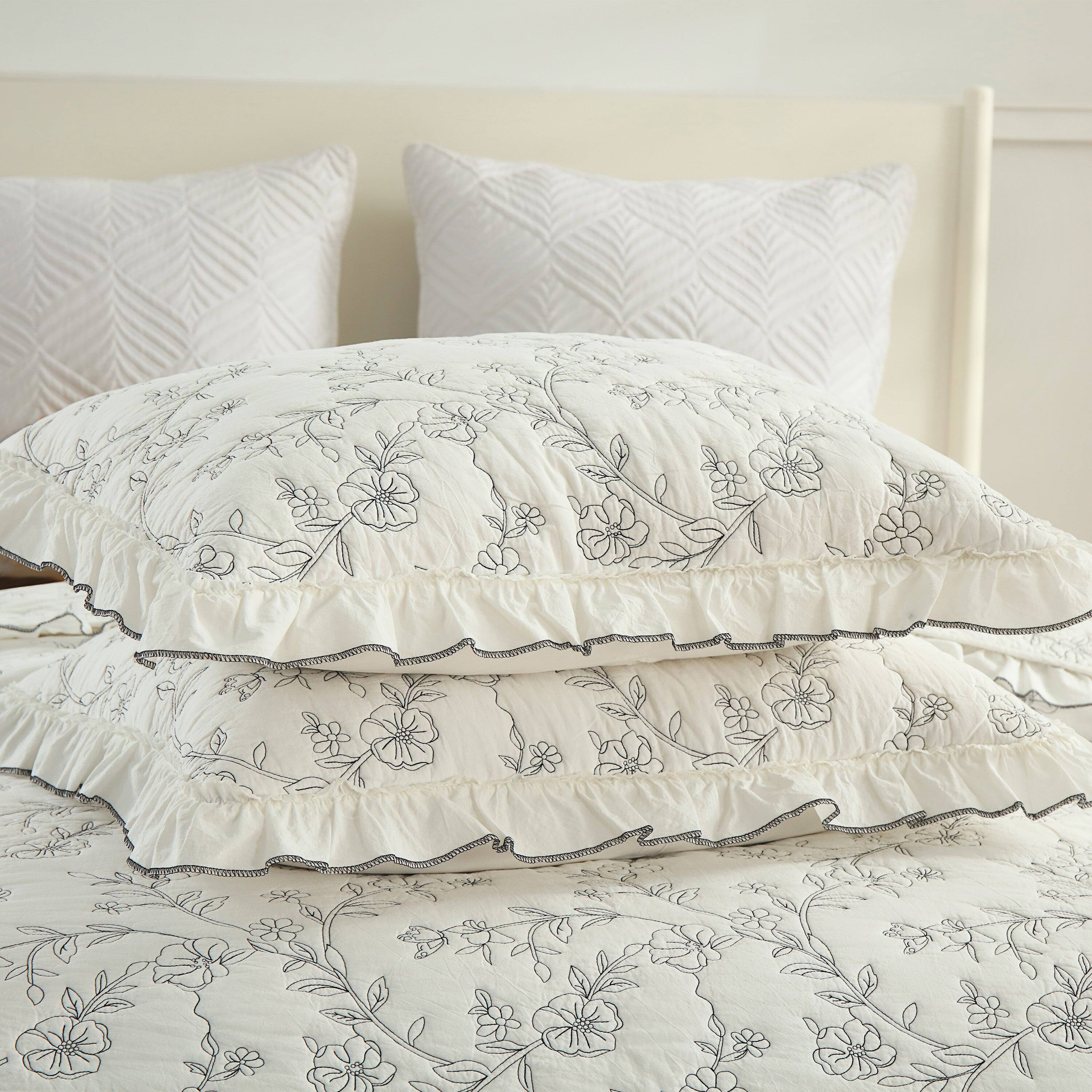 Left. MarCielo - Marcielo 3-Piece 100% Cotton Oversized Ruffle Bedspread Quilt Set Flower - White.