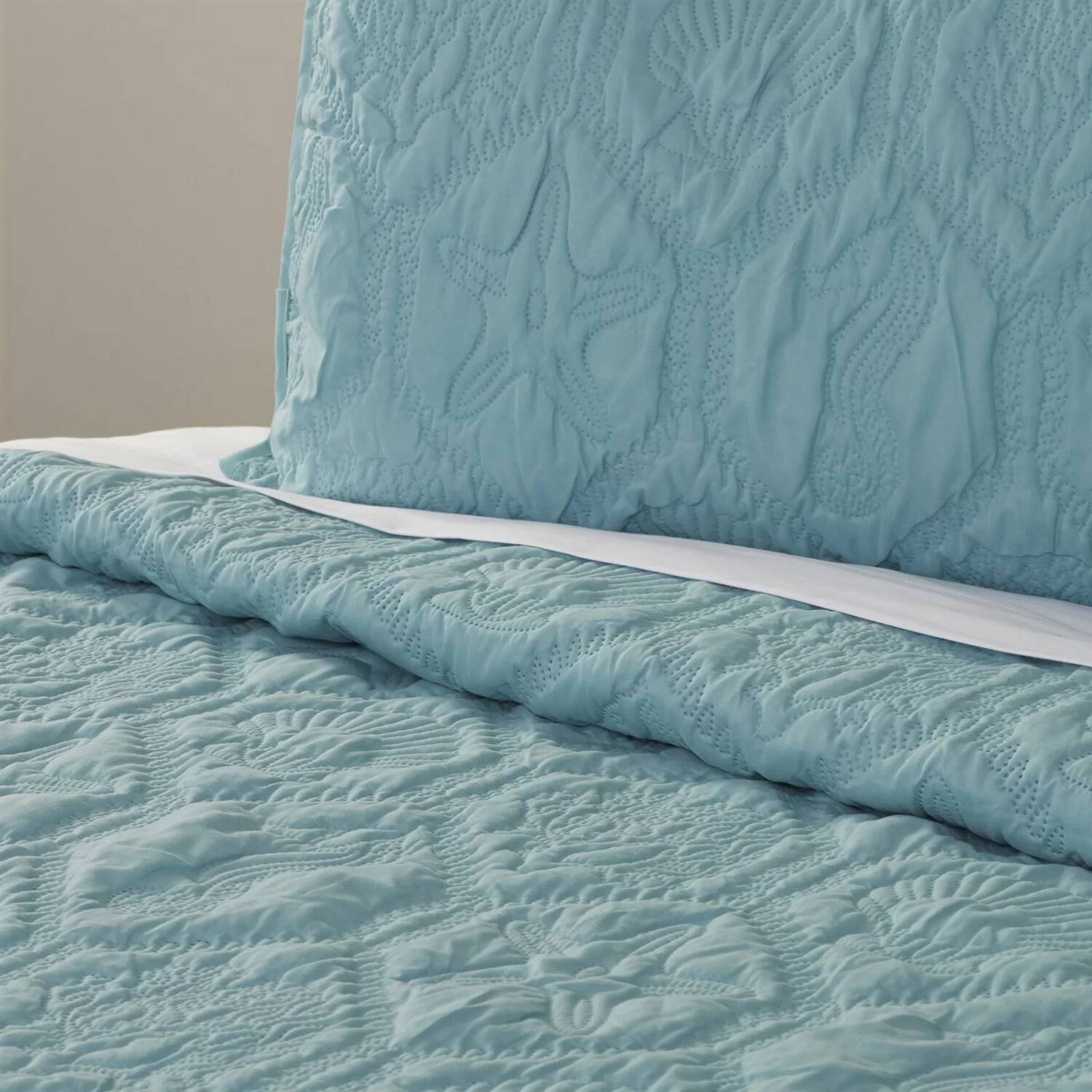 Left. Hivvago - King Coastal Beach Starfish Seashell Seahorse Aqua Blue Teal 3-Piece Quilt Set - Aqua Blue.