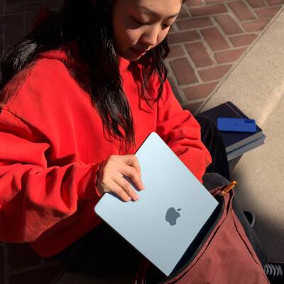 Apple MacBook Air 13 inch Laptop Apple M4 chip Built for