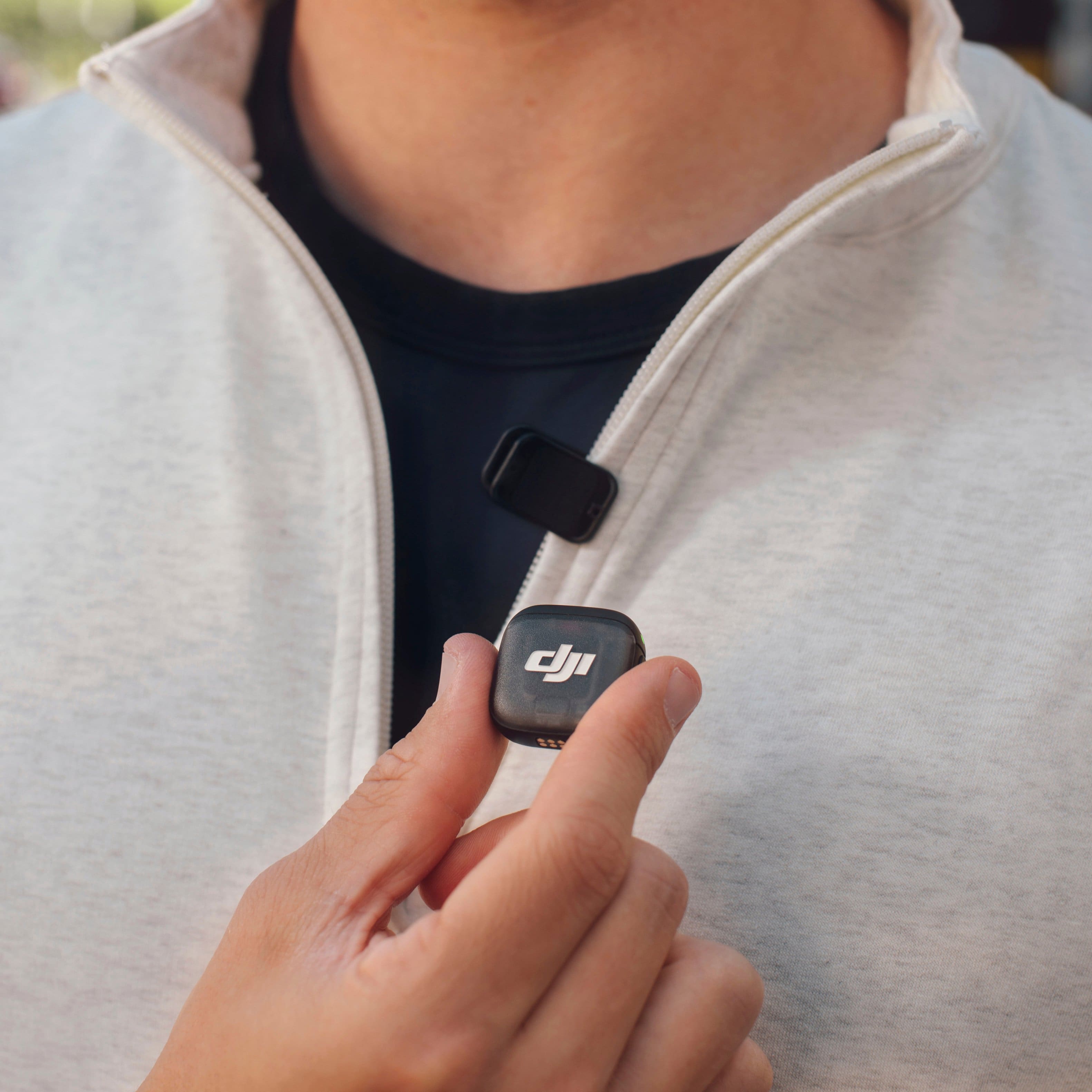 Alt View 1. DJI - DJI Mic 3 (2 TX + 1 RX + Charging Case) - Black.