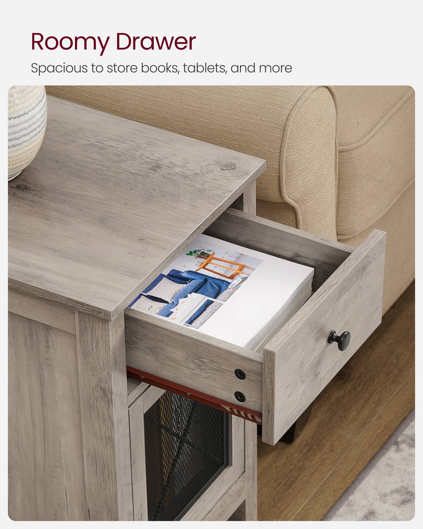 Roomy Drawer  
Spacious to store books, tablets, and more