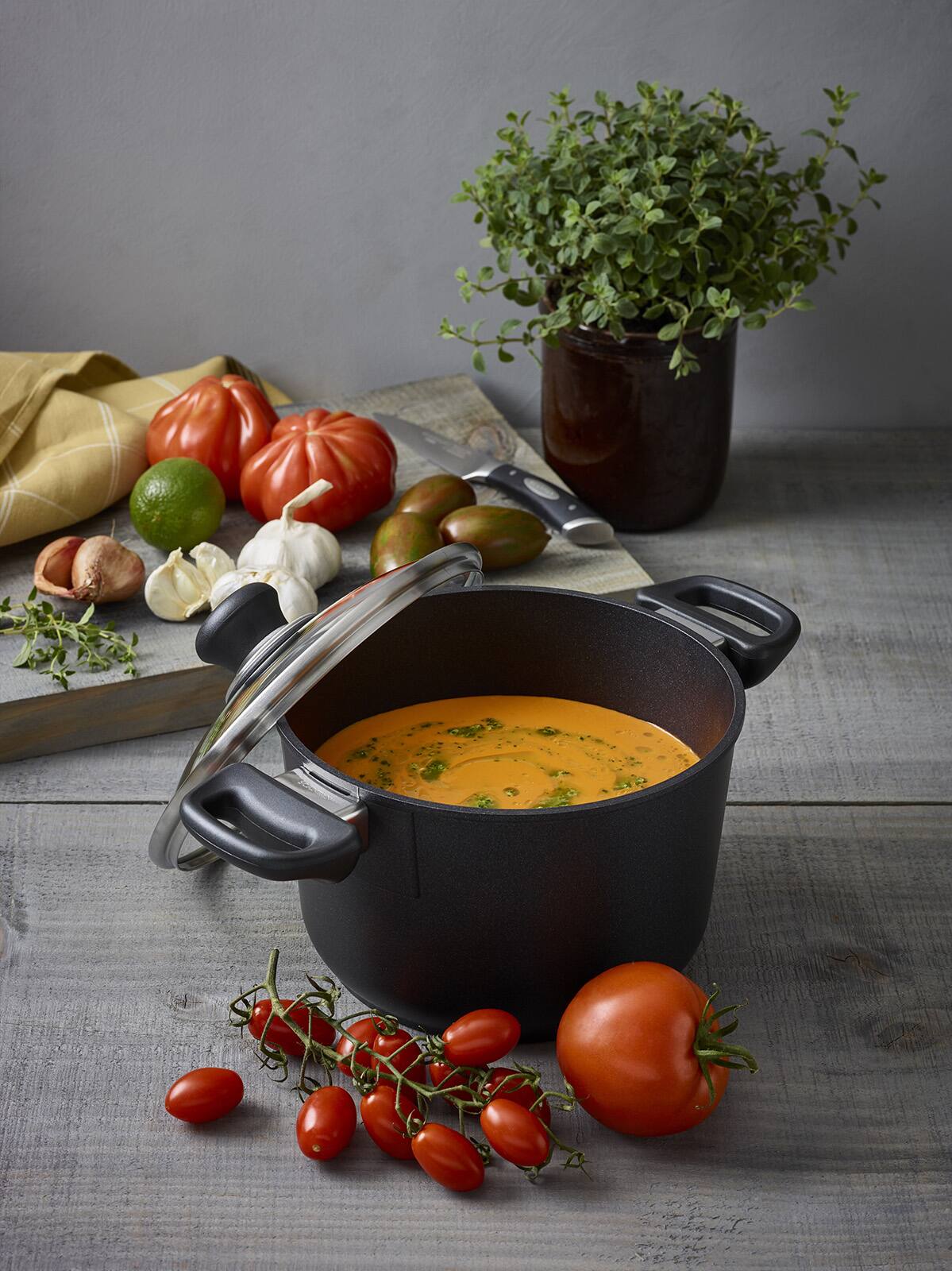 Alt View 1. Scanpan - Classic 5.25 Quart Dutch Oven W/Lid - Black.