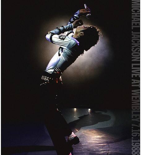 Front. Michael Jackson - Michael Jackson Live at Wembley July 16 1988   - DVD.