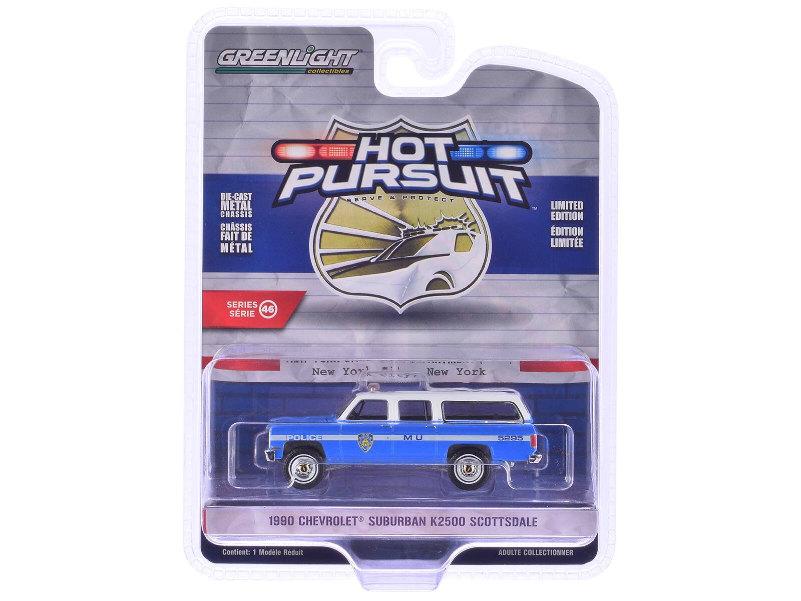 GREENLIGHT collectibles  
HOT PURSUIT  
SERVE & PROTECT  
DIE-CAST METAL  
CHASSIS  
FAIT DE METAL  
LIMITED EDITION  
EDITION LIMITEE  
SERIES 46  
New York  
POLICE  
MU 5295  
1990 CHEVROLET SUBURBAN K2500 SCOTTSDALE  
Contient: 1 Modle Reduit ADULTE COLLECTIONNER