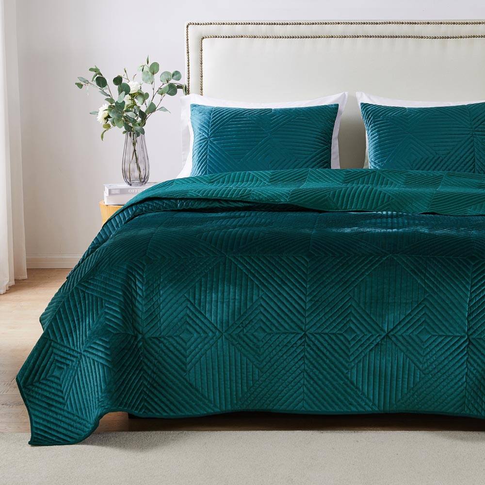 Left. BreeBe - Riviera Velvet Teal Quilt Set 3-Piece King/Cal King - Teal.