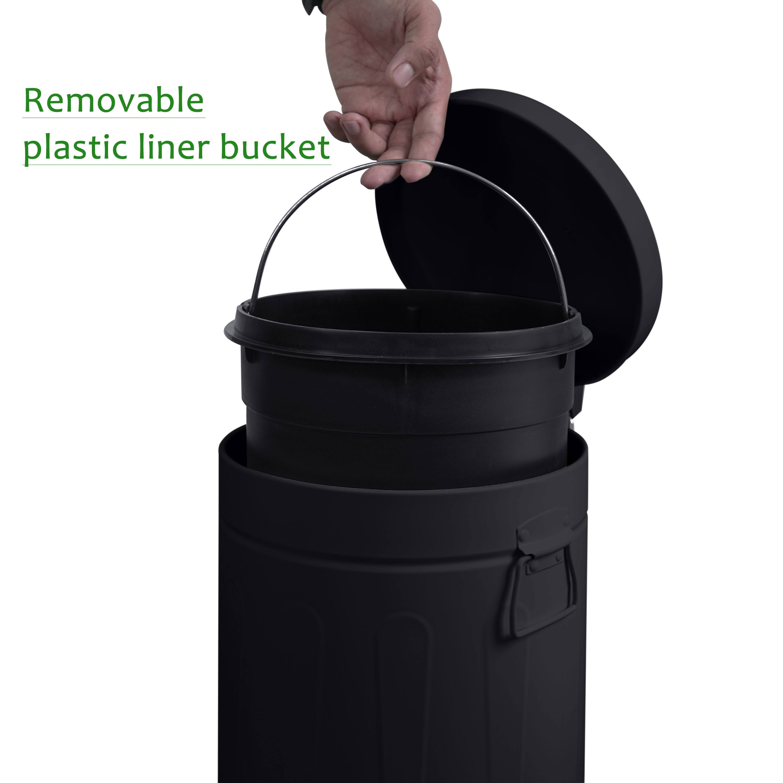 Removable plastic liner bucket
